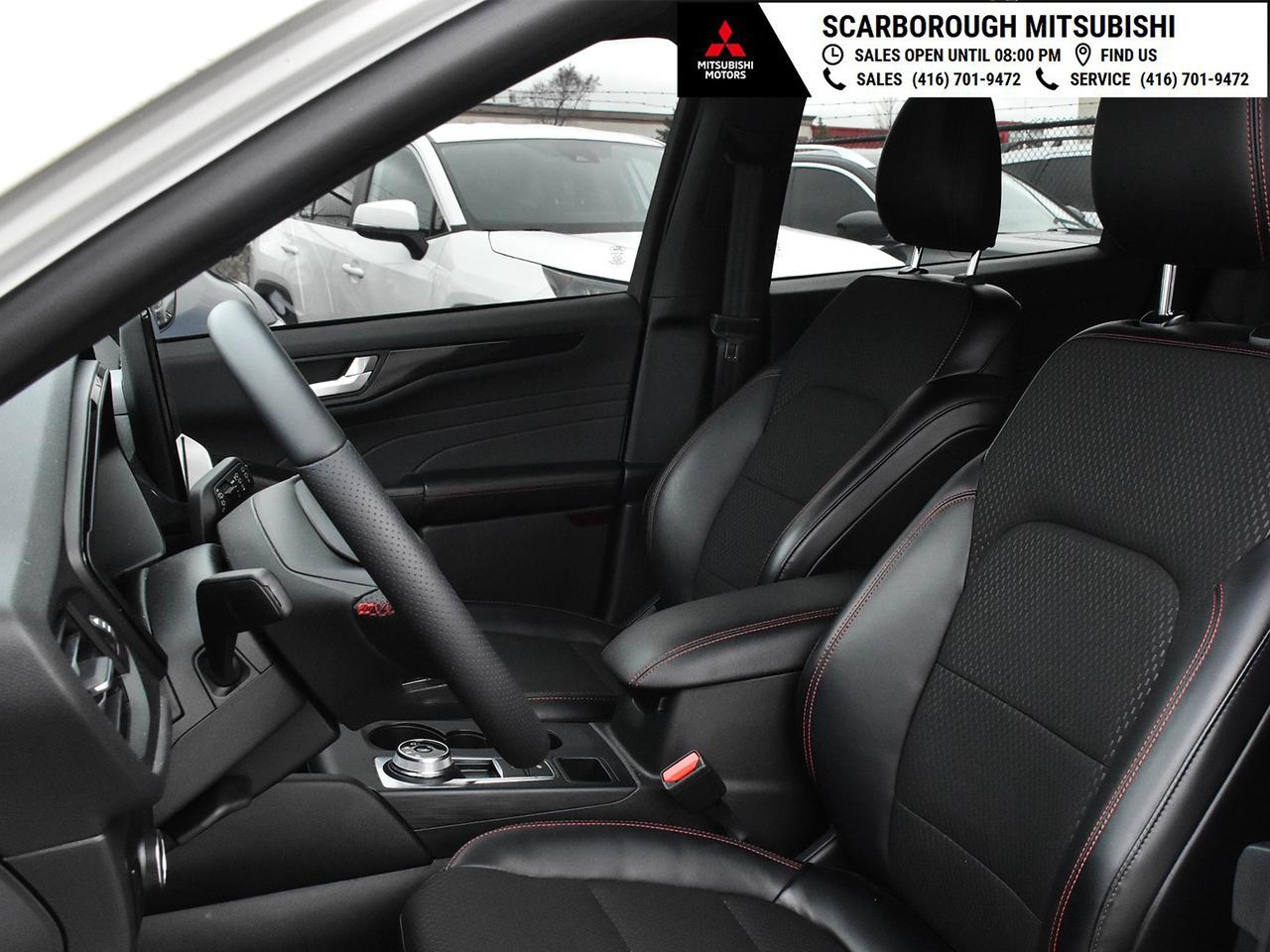 2024 Ford Escape Awd , heated front seats ,alloy rim ,rear camera . Photo