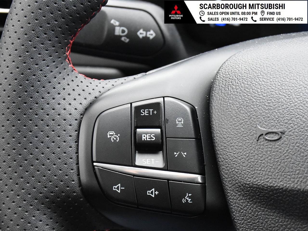 2024 Ford Escape Awd , heated front seats ,alloy rim ,rear camera . Photo