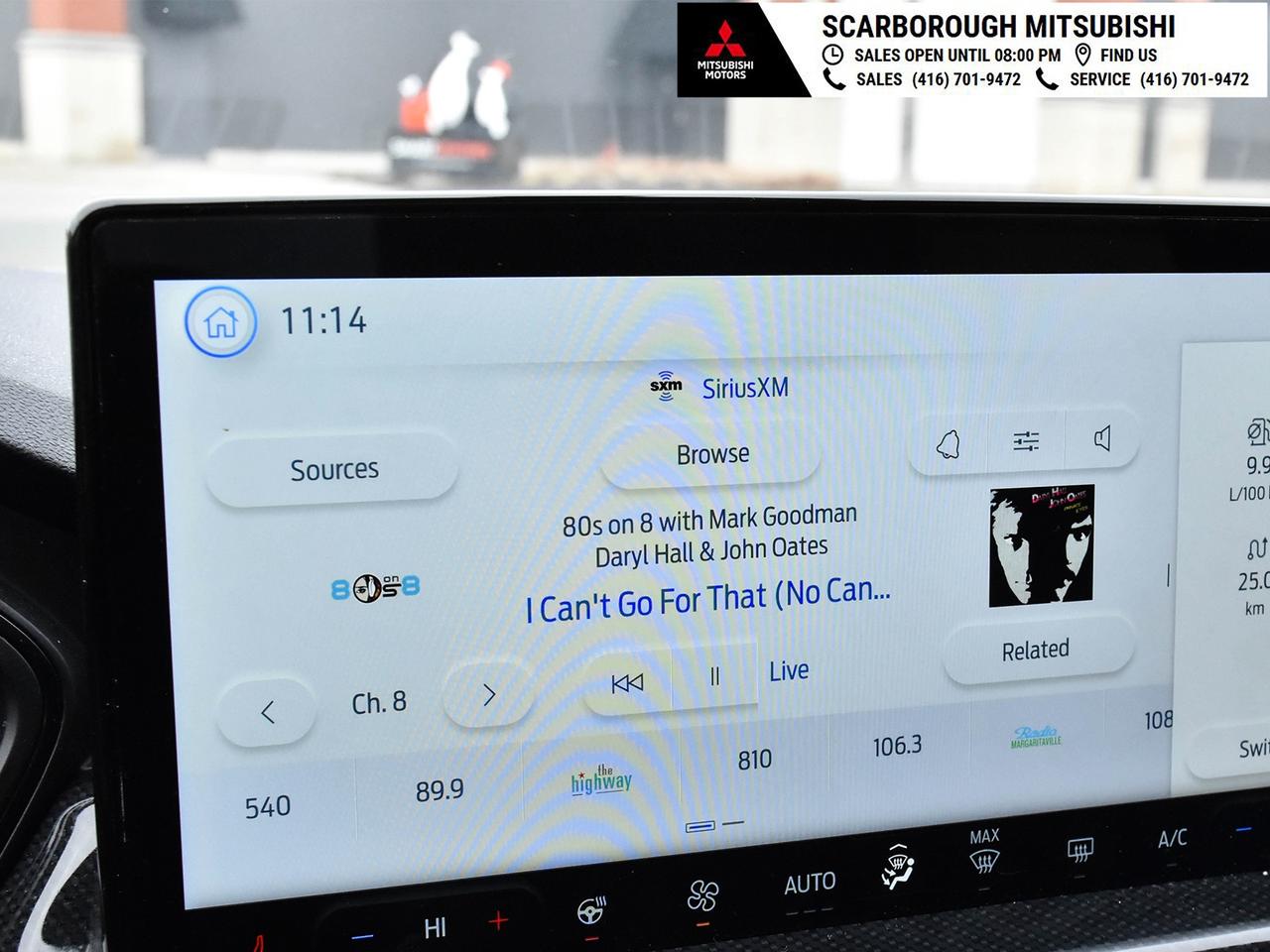 2024 Ford Escape Awd , heated front seats ,alloy rim ,rear camera . Photo