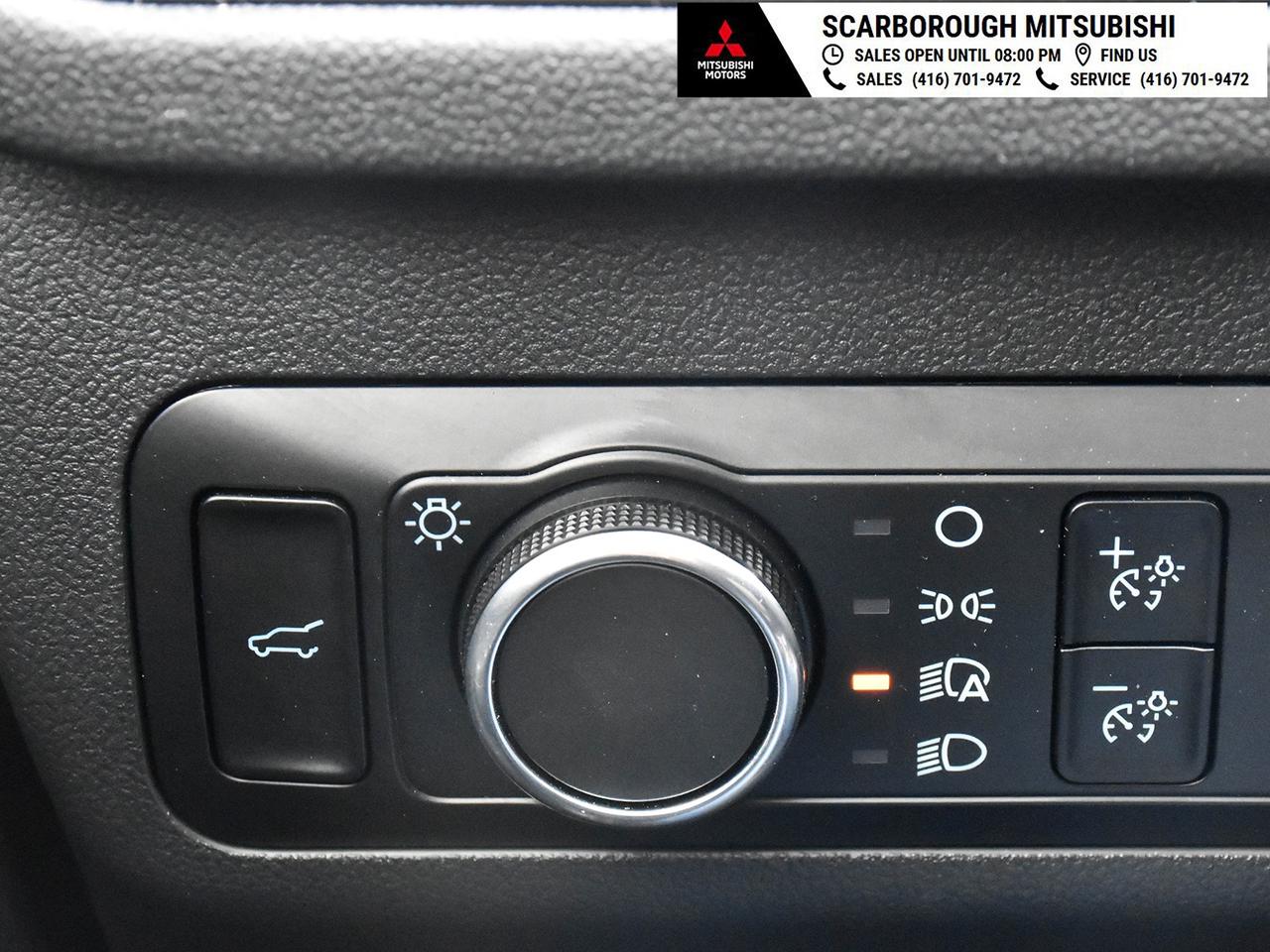 2024 Ford Escape Awd , heated front seats ,alloy rim ,rear camera . Photo