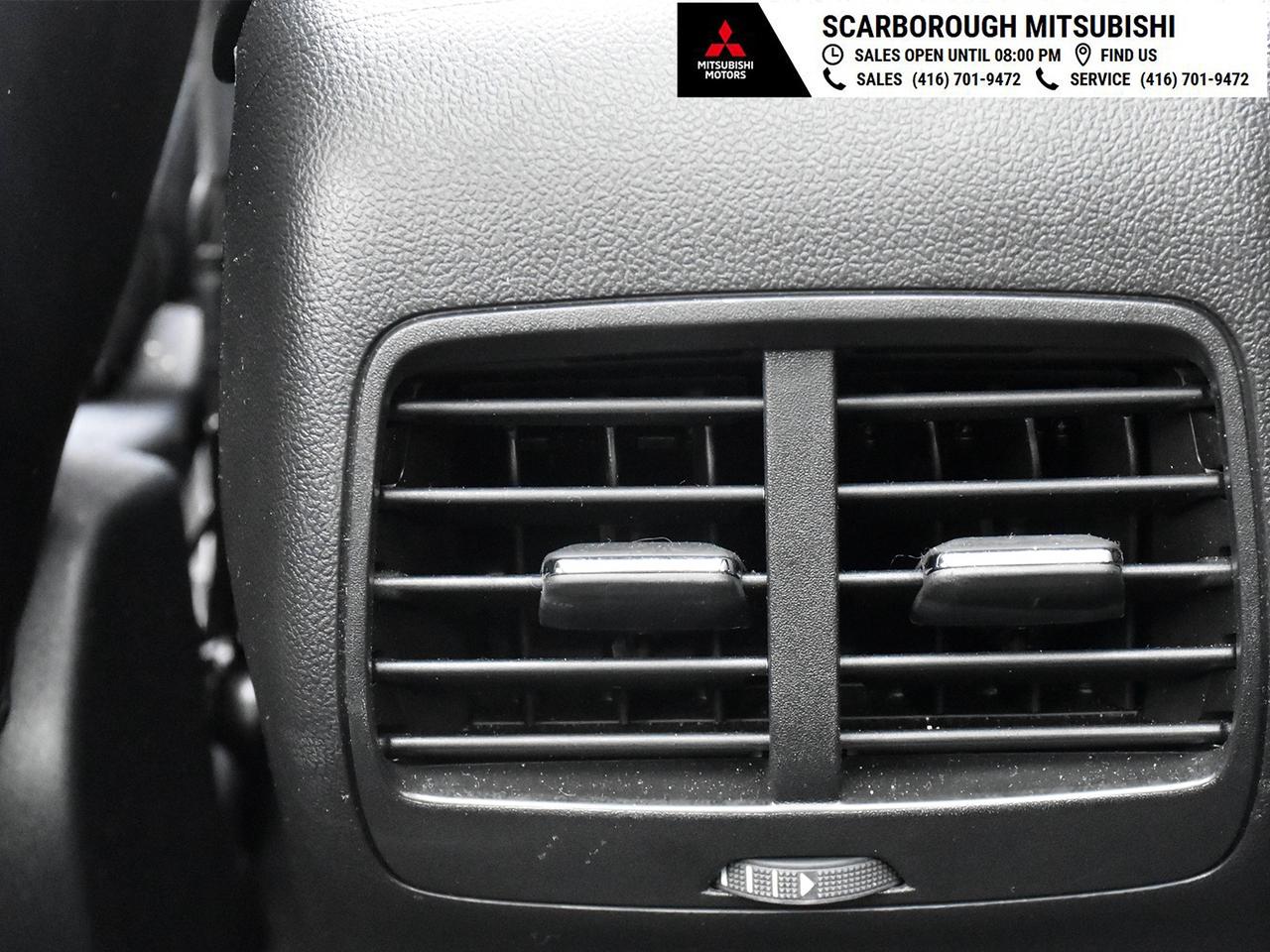 2024 Ford Escape Awd , heated front seats ,alloy rim ,rear camera . Photo