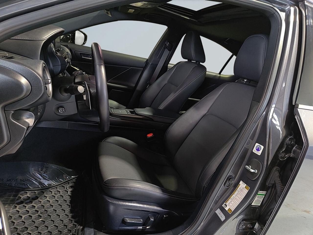 2021 Lexus IS 300 Executive Pkg/ NAVi/Leather/Sunroof/Android Carpla Photo