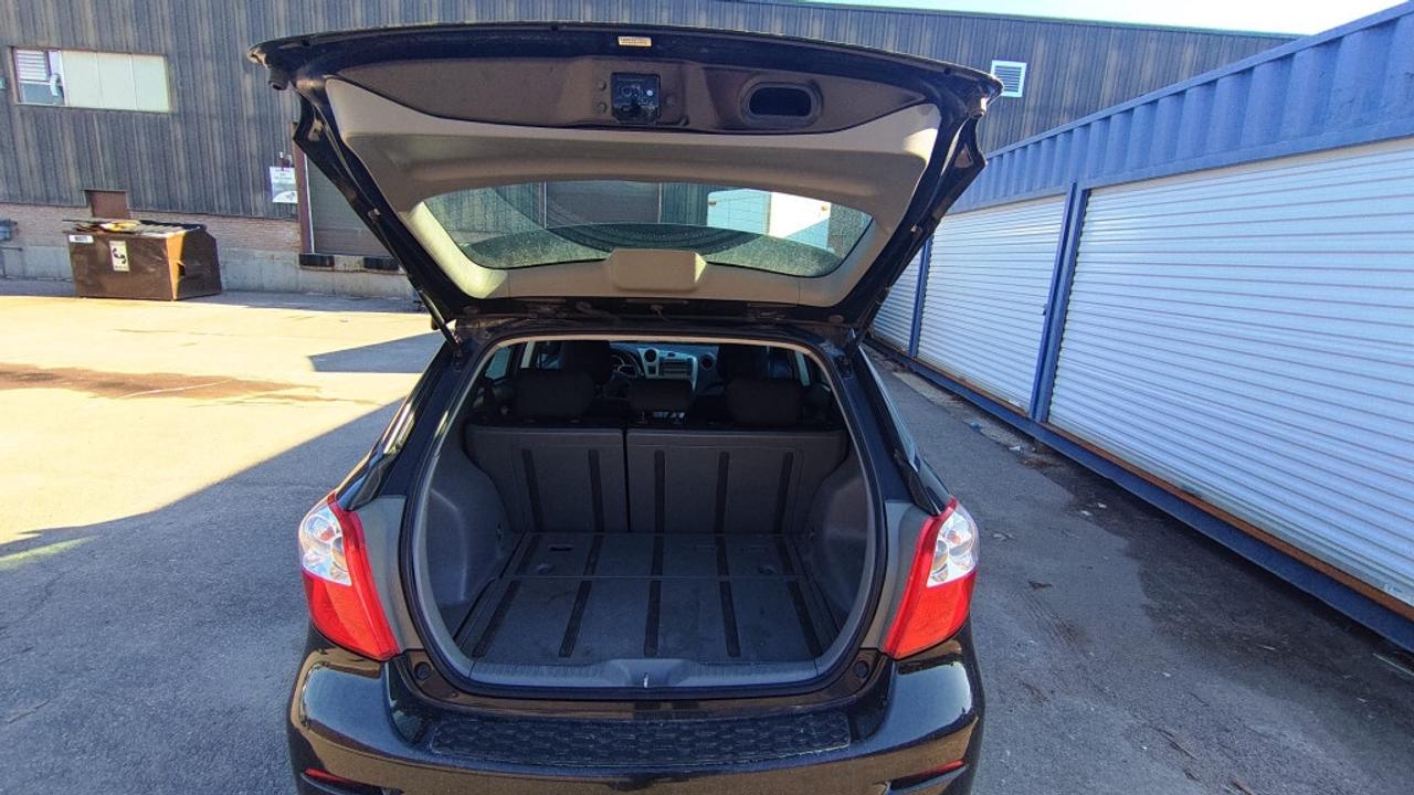 2010 Toyota Matrix Base / AC & Heating / Well Maintained Photo