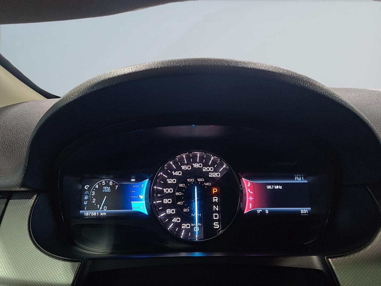 2013 Ford Edge SEL V6 / Heated Seats / Sunroof / Reverse Cam / Se Photo
