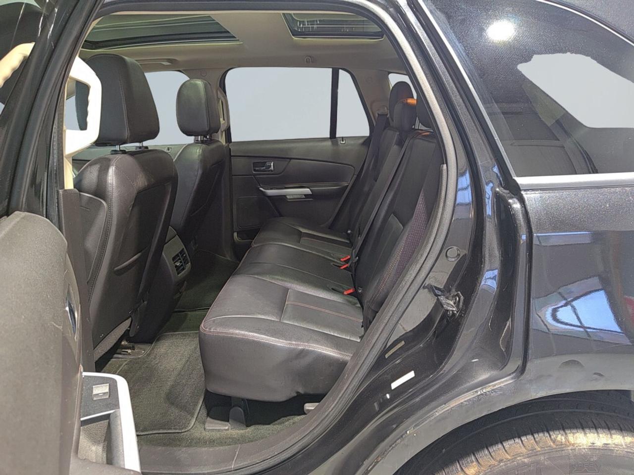 2013 Ford Edge SEL V6 / Heated Seats / Sunroof / Reverse Cam / Se Photo