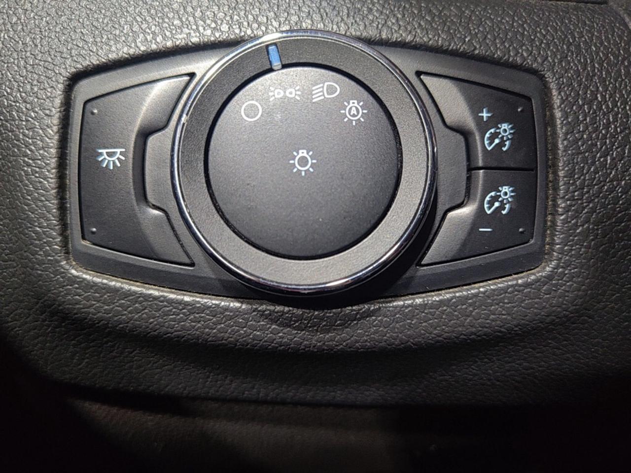 2013 Ford Edge SEL V6 / Heated Seats / Sunroof / Reverse Cam / Se Photo