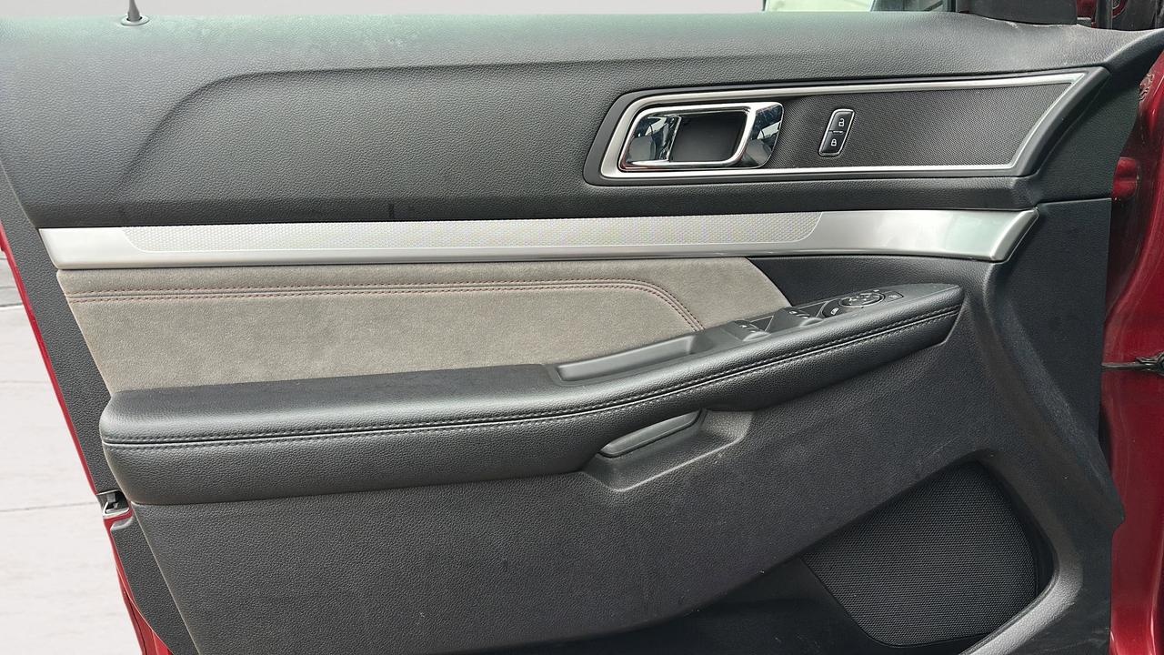 2017 Ford Explorer 4WD 4dr XLT Photo