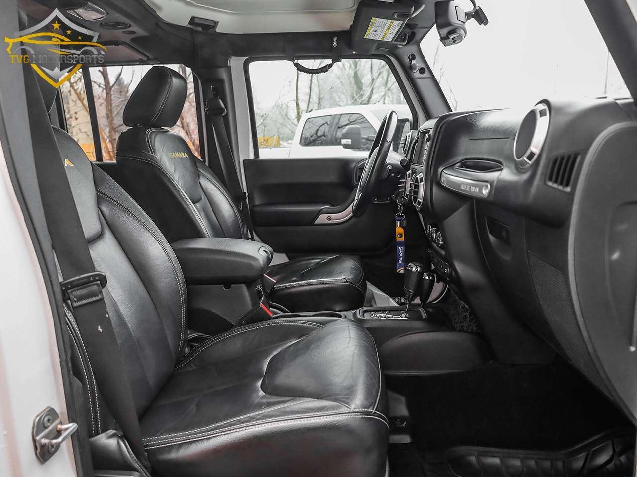 2015 Jeep WRANGLER UNLIMITED SAHARA - LEATHER 2TOP WIRELESS CARPLAY! Photo4