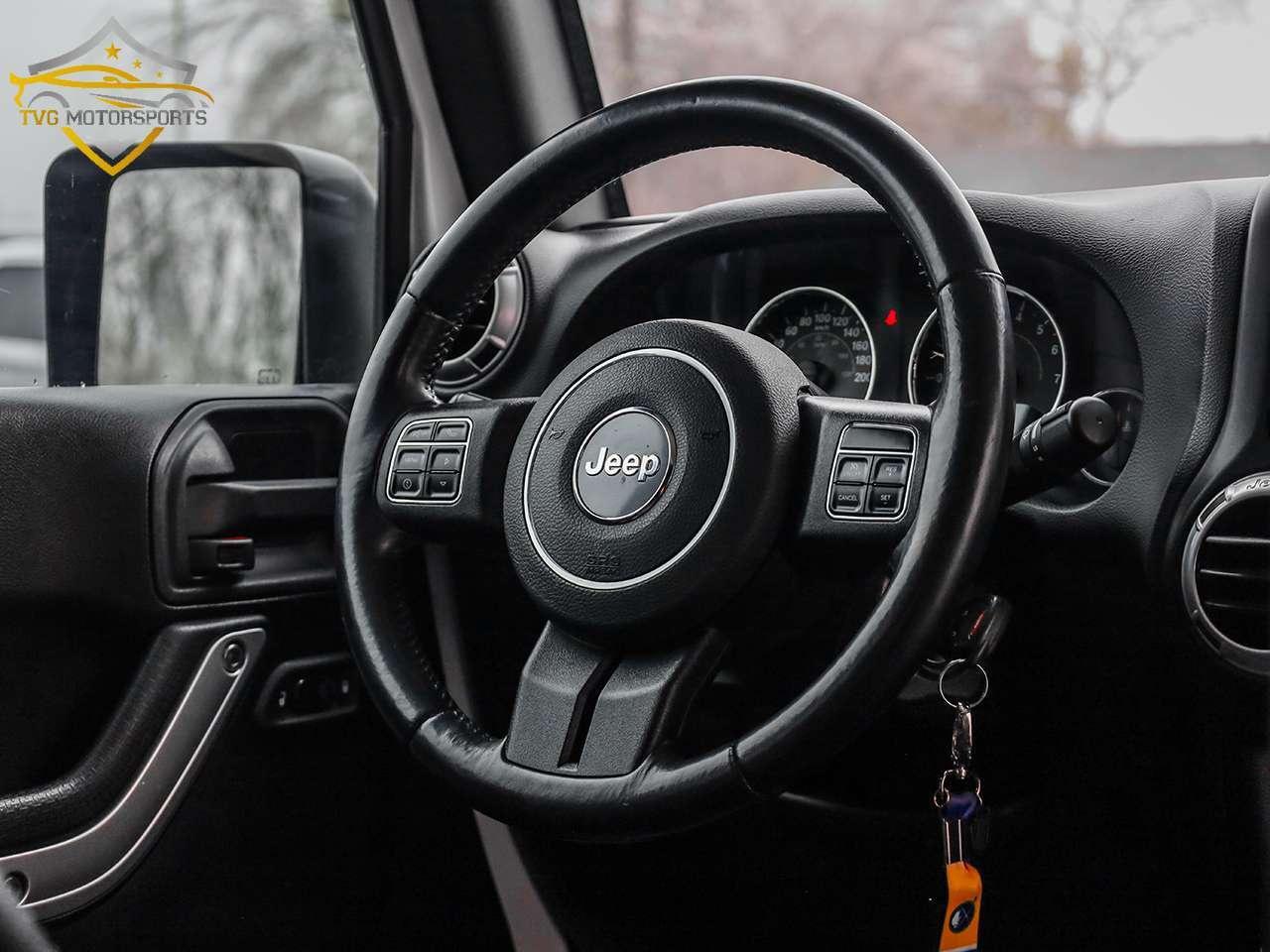 2015 Jeep WRANGLER UNLIMITED SAHARA - LEATHER 2TOP WIRELESS CARPLAY! Photo