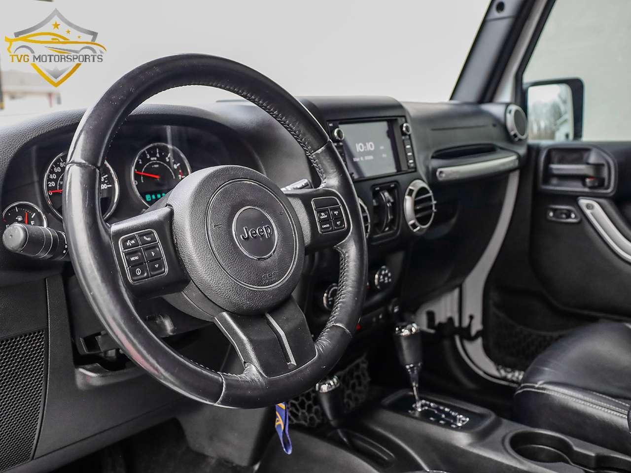 2015 Jeep WRANGLER UNLIMITED SAHARA - LEATHER 2TOP WIRELESS CARPLAY! Photo