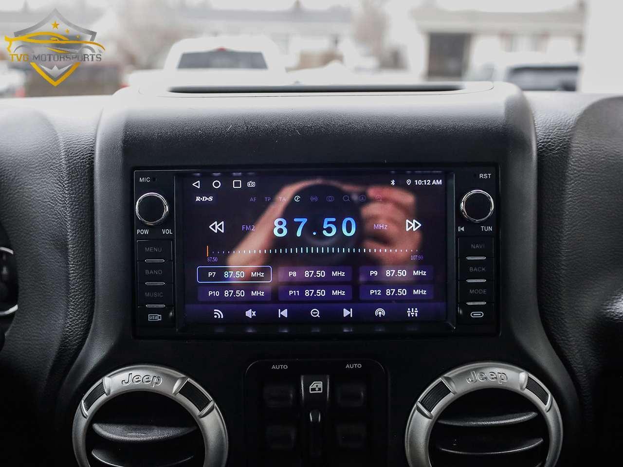 2015 Jeep WRANGLER UNLIMITED SAHARA - LEATHER 2TOP WIRELESS CARPLAY! Photo