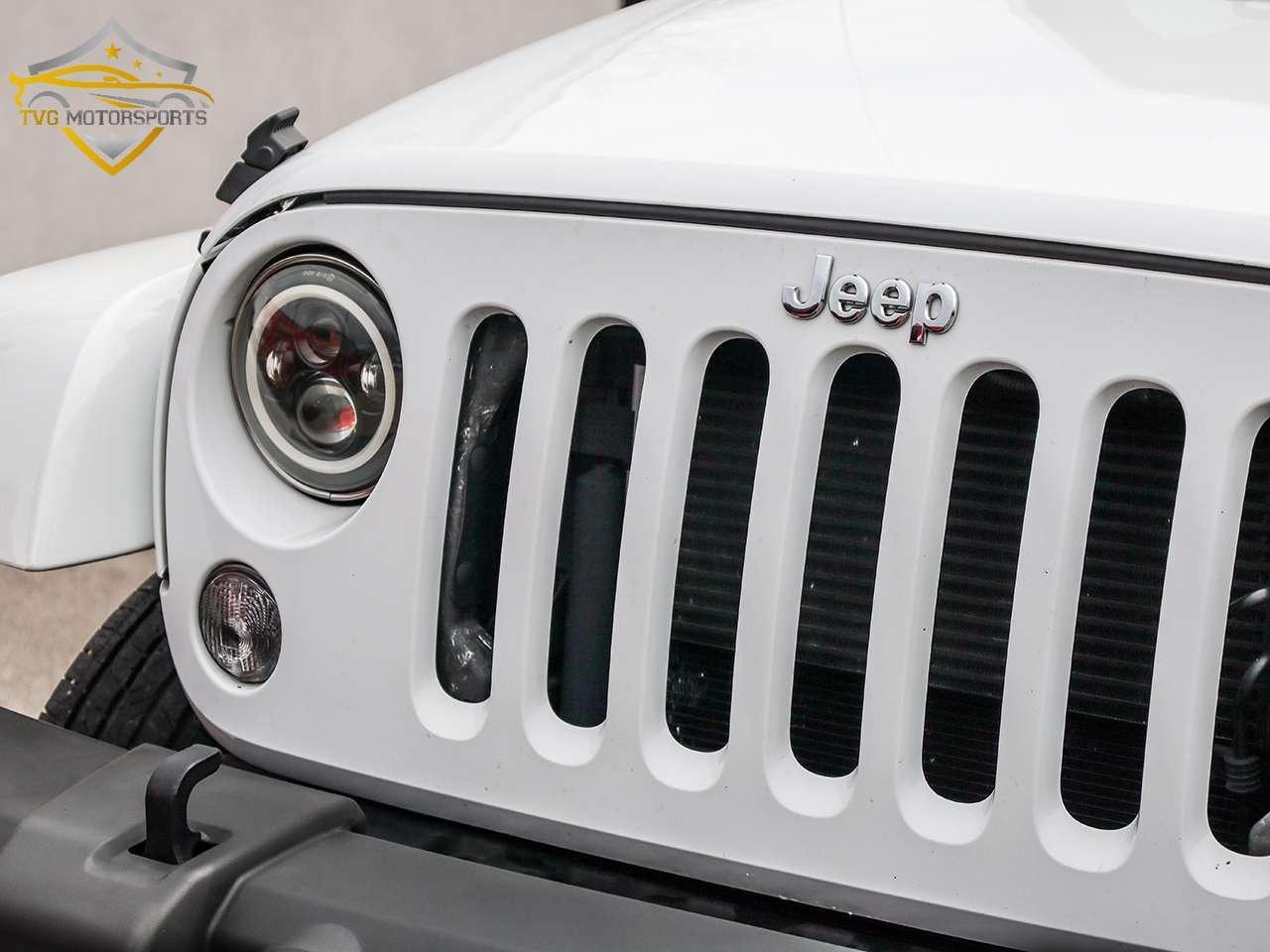 2015 Jeep WRANGLER UNLIMITED SAHARA - LEATHER 2TOP WIRELESS CARPLAY! Photo