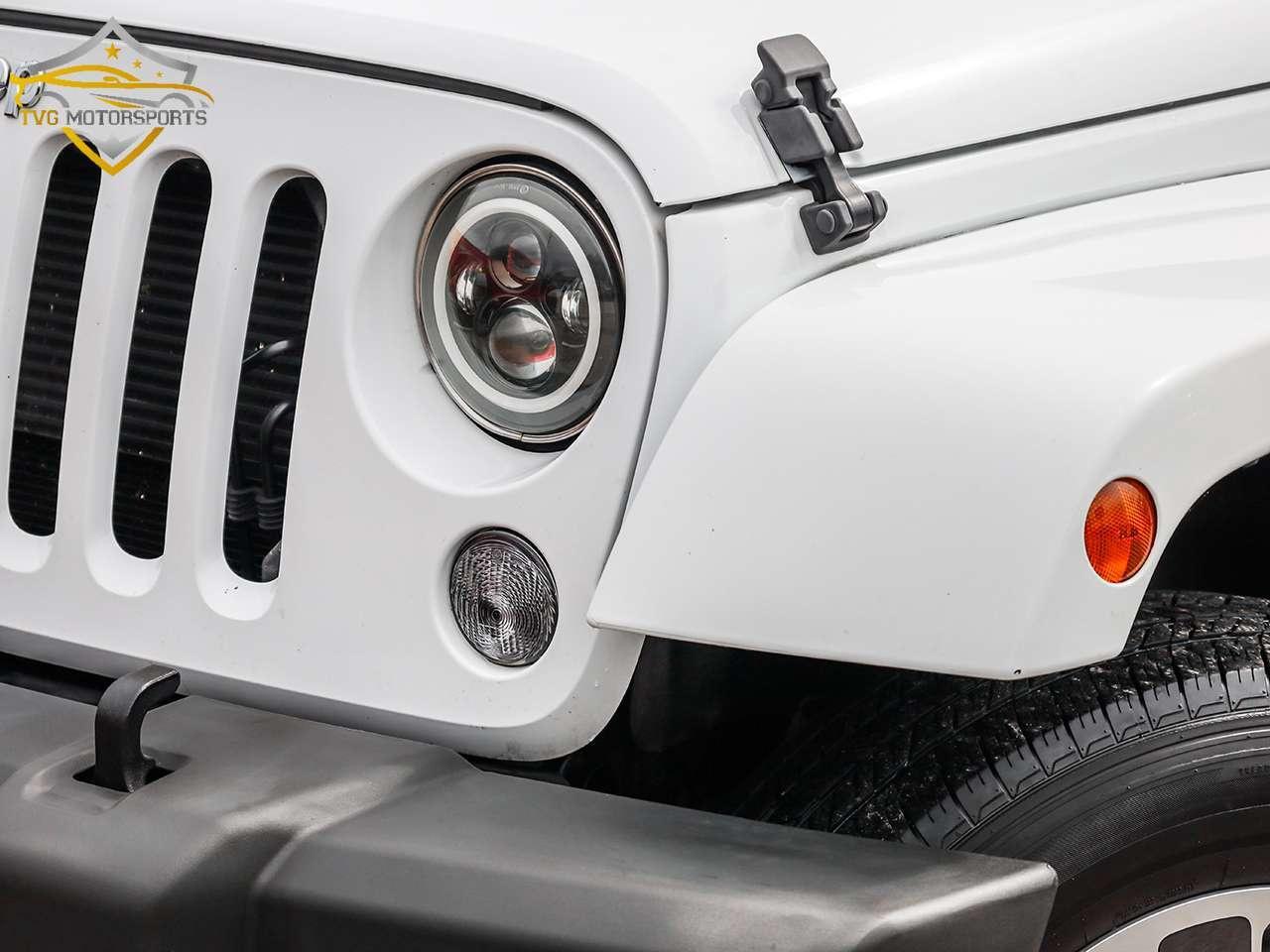 2015 Jeep WRANGLER UNLIMITED SAHARA - LEATHER 2TOP WIRELESS CARPLAY! Photo