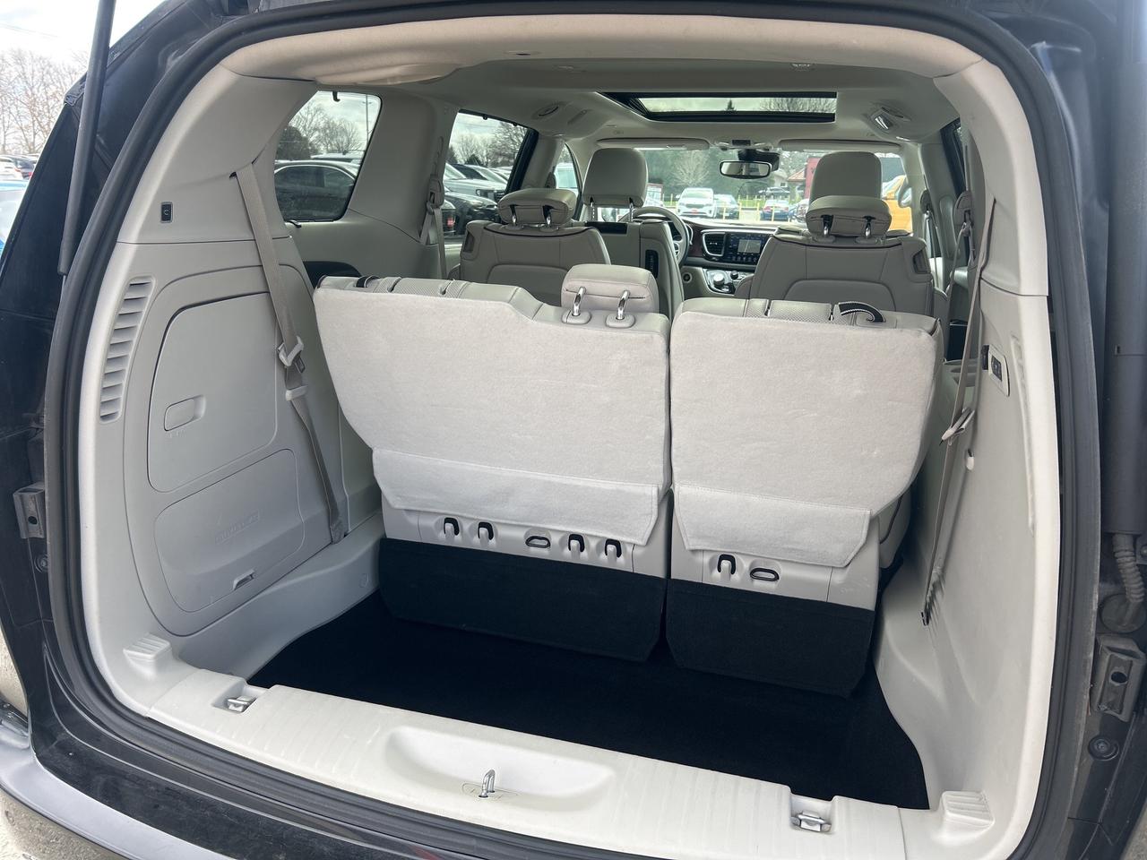 2018 Chrysler Pacifica LIMITED, CLEAN CARFAX, HEATED/ COOLED LEATHER! Photo