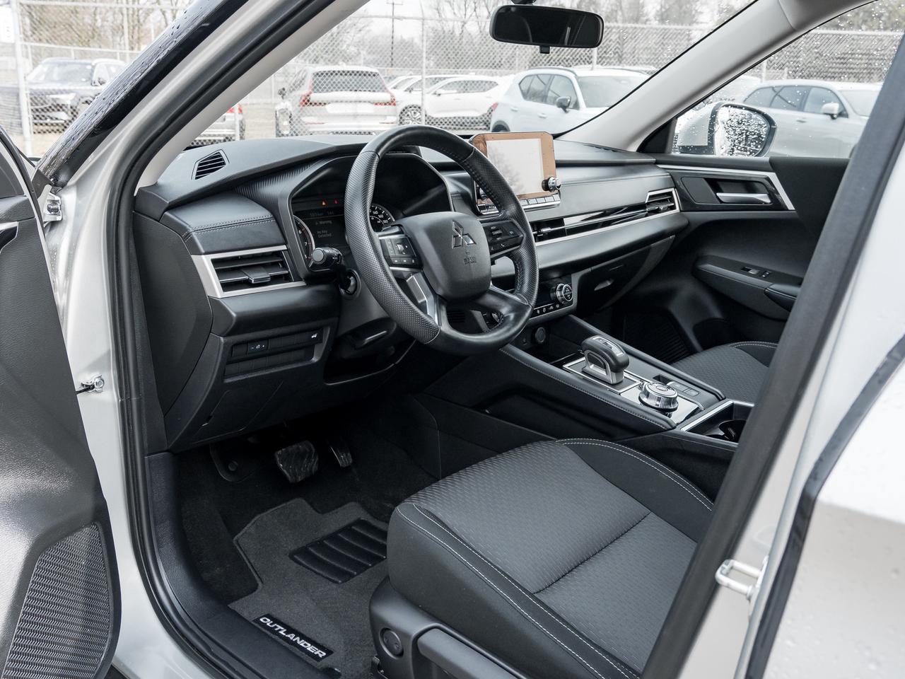 2024 Mitsubishi Outlander SE S-AWC CPO FINANCE RATES FOR AS LOW AS 0.90% Photo