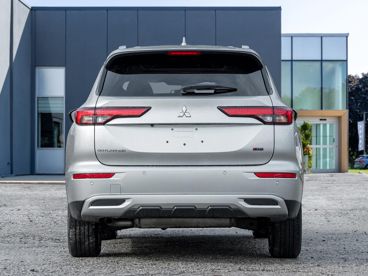 2024 Mitsubishi Outlander SE S-AWC CPO FINANCE RATES FOR AS LOW AS 0.90% Photo