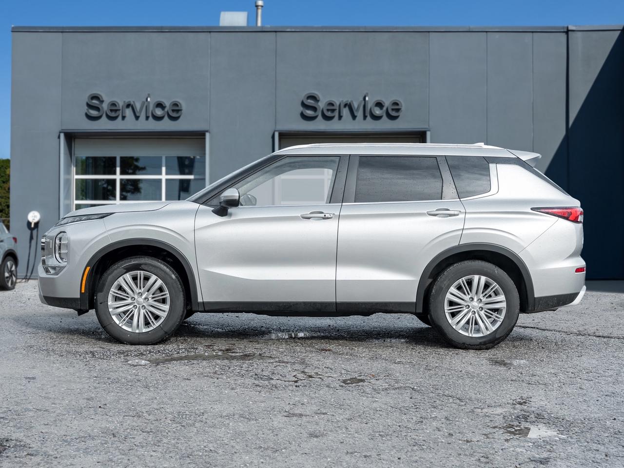 2024 Mitsubishi Outlander SE S-AWC CPO FINANCE RATES FOR AS LOW AS 0.90% Photo