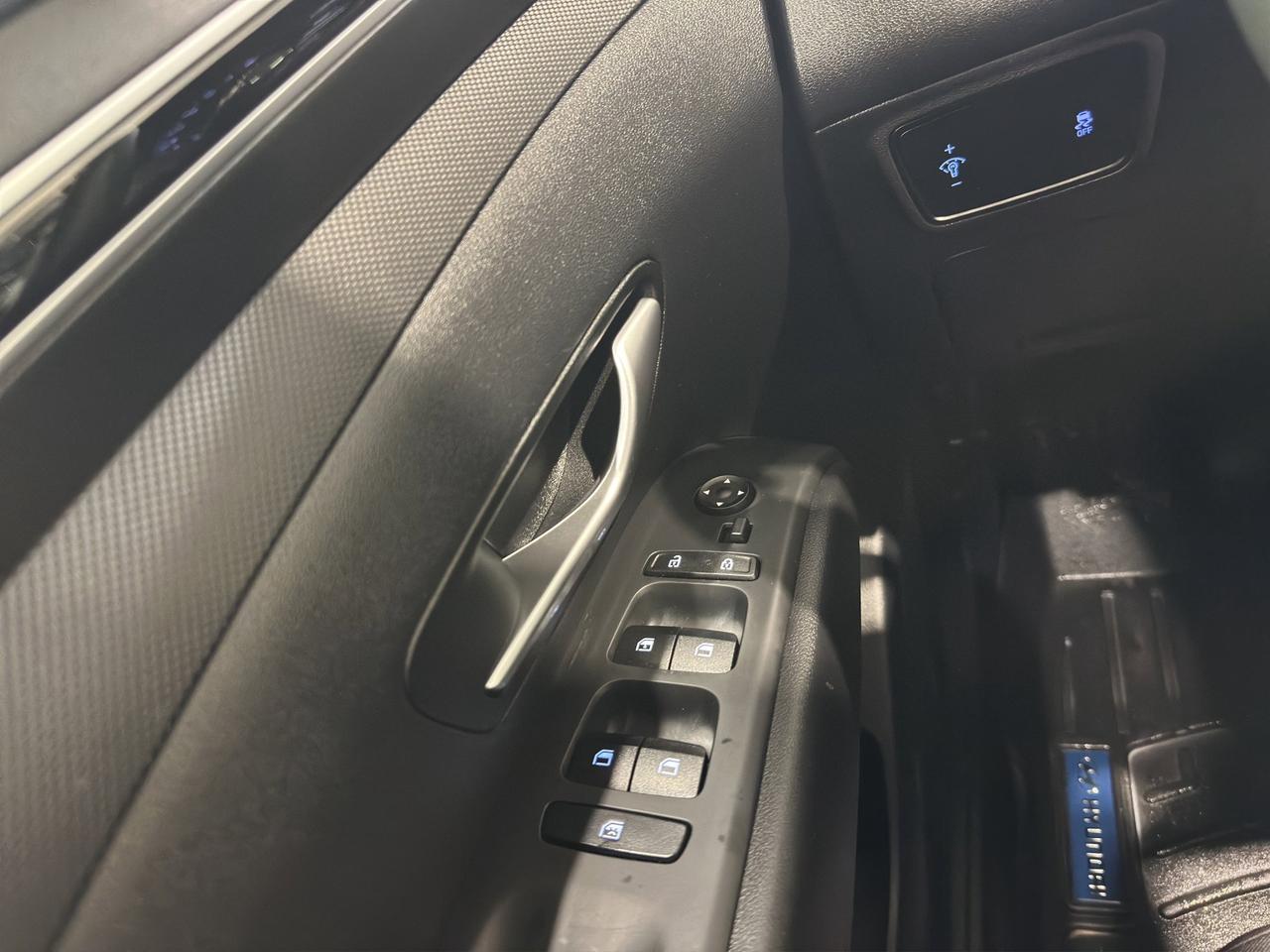 2022 Hyundai Tucson Essential | Reverse Cam | Heated Seats Photo
