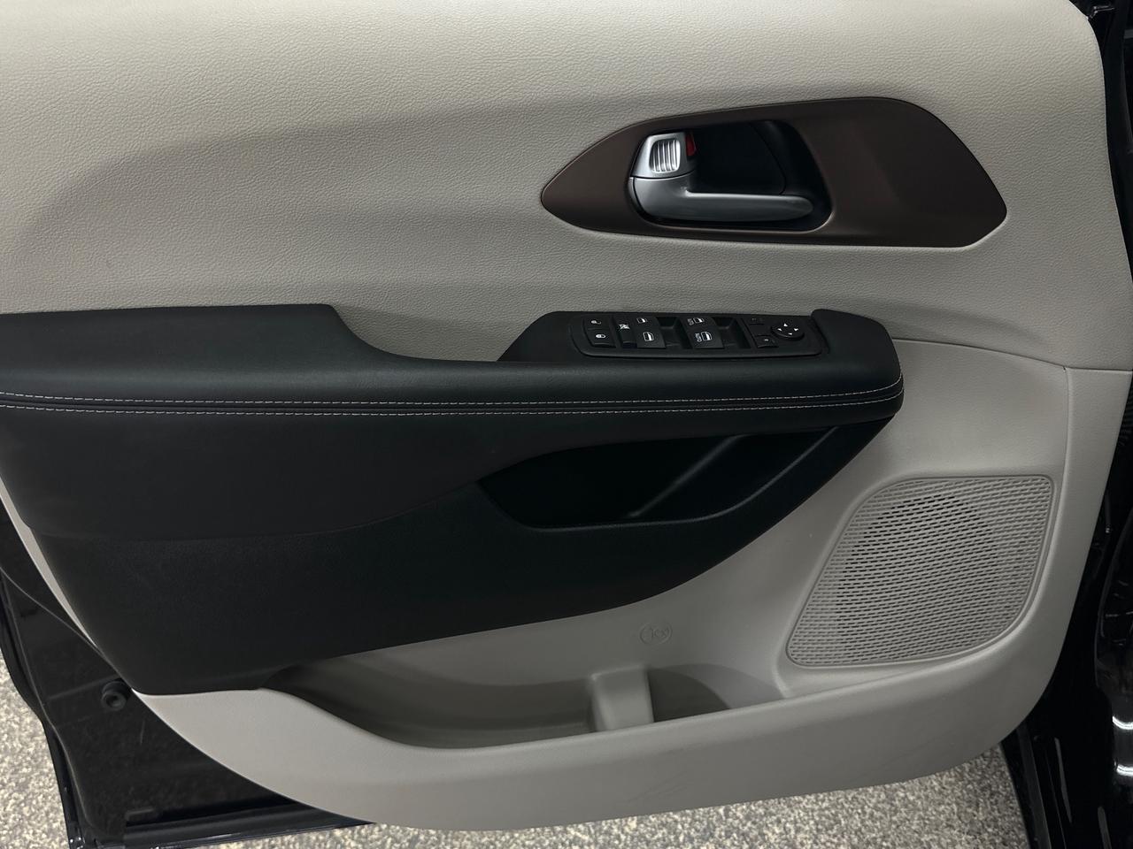 2024 Chrysler Grand Caravan SXT Front-Wheel Drive Passenger Van Photo