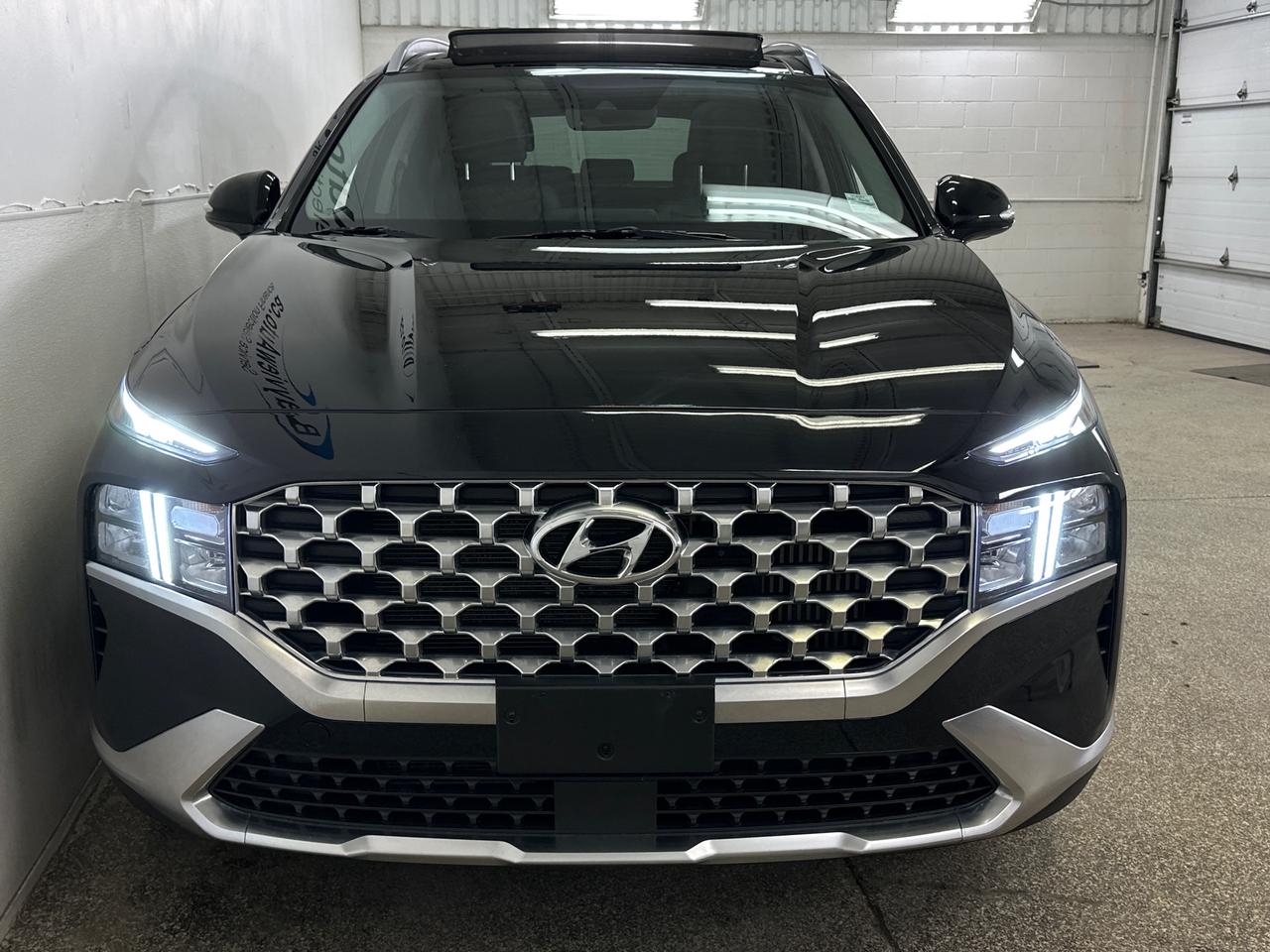 2023 Hyundai Santa Fe HEV Luxury 4dr All-Wheel Drive Photo