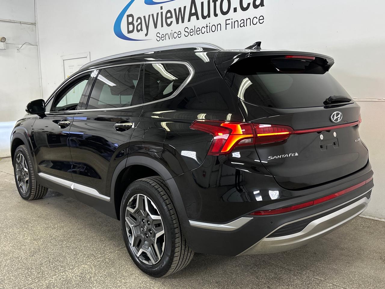 2023 Hyundai Santa Fe HEV Luxury 4dr All-Wheel Drive Photo4