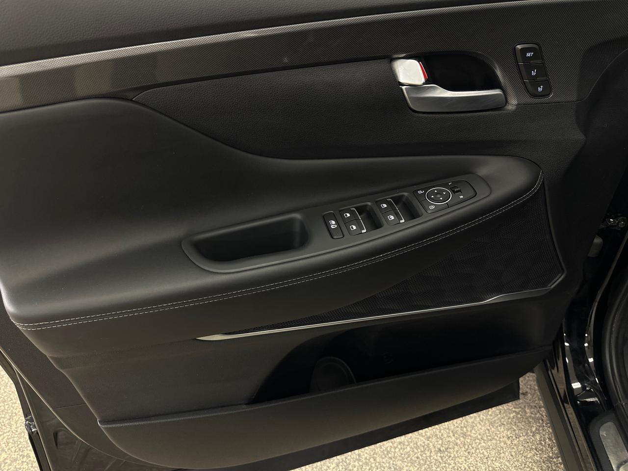 2023 Hyundai Santa Fe HEV Luxury 4dr All-Wheel Drive Photo