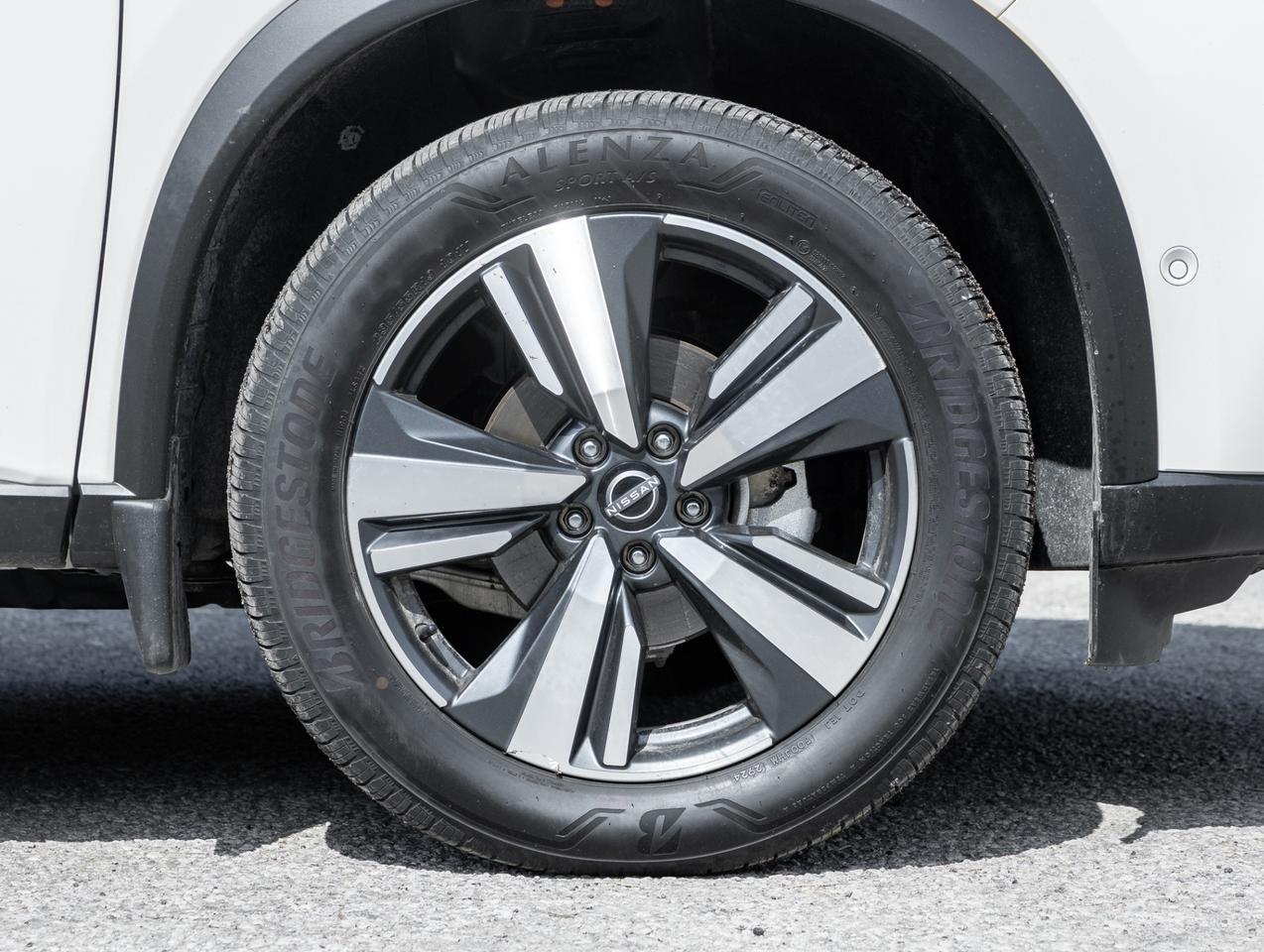 2023 Nissan Rogue AWD Platinum, Nav, Camera, Leather, Sunroof Photo3