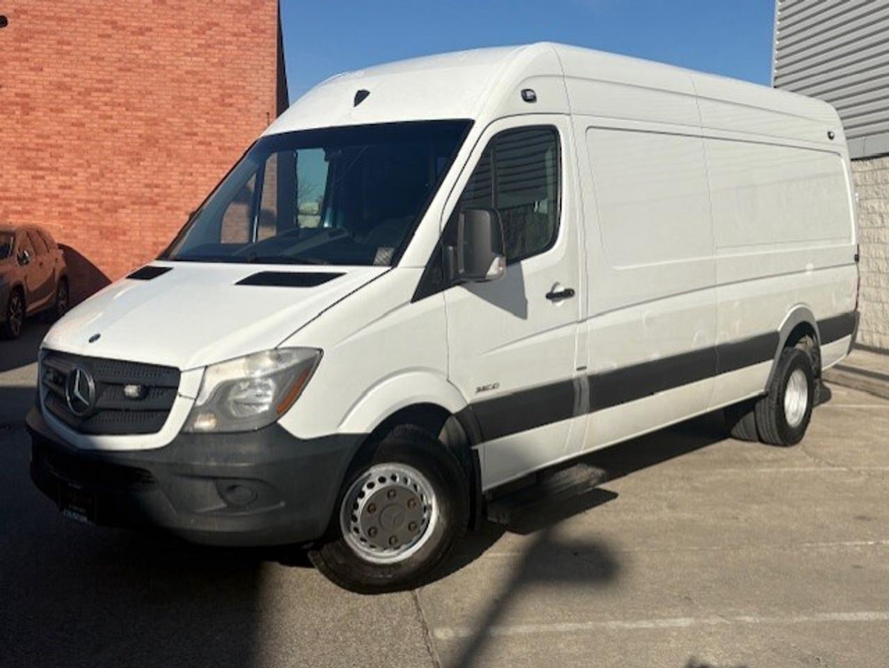 2014 Mercedes-Benz Sprinter 3500 V6 170 WB EXTENDED HIGH ROOF DUALLY! Photo2