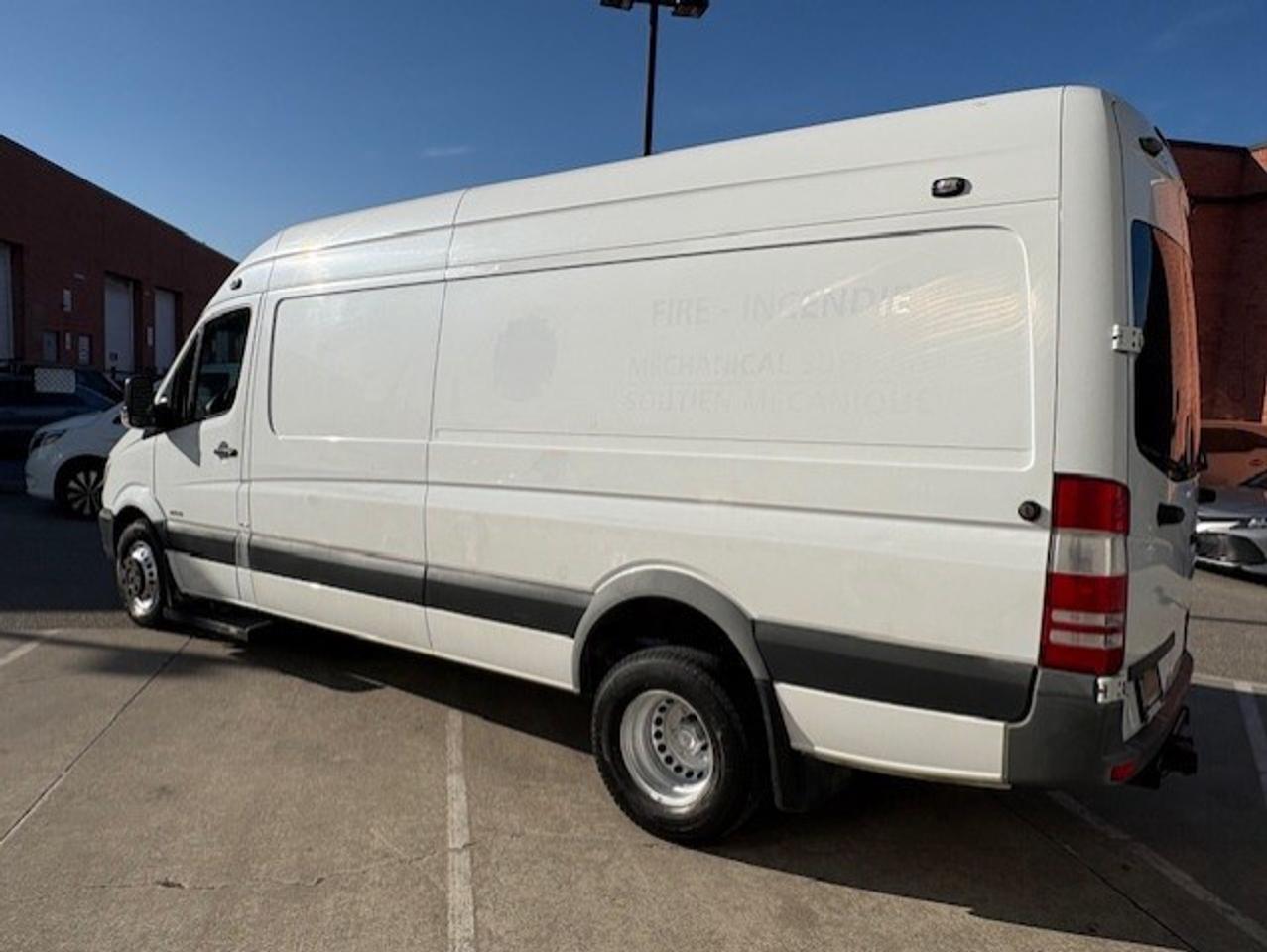 2014 Mercedes-Benz Sprinter 3500 V6 170 WB EXTENDED HIGH ROOF DUALLY! Photo3