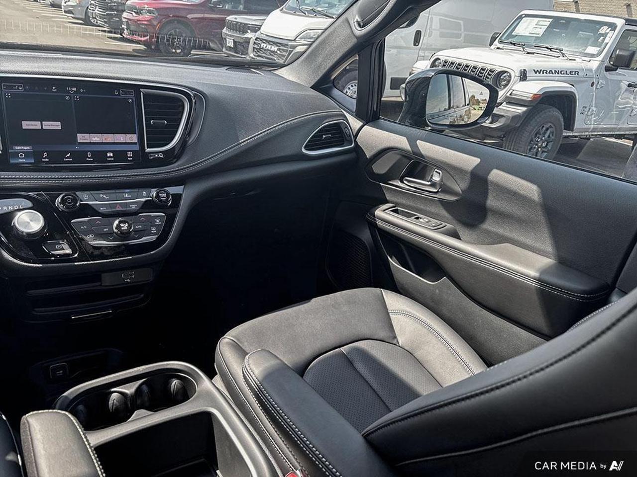 2026 Chrysler Pacifica Select Front-Wheel Drive Passenger Van Photo