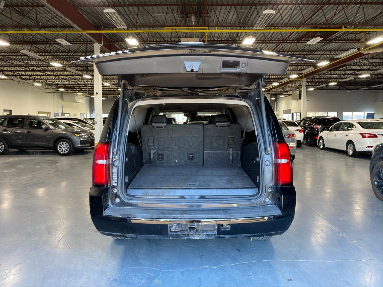 2017 Chevrolet Suburban 4WD 1500 LT 5.3L V8- CLEAN CARFAX Photo