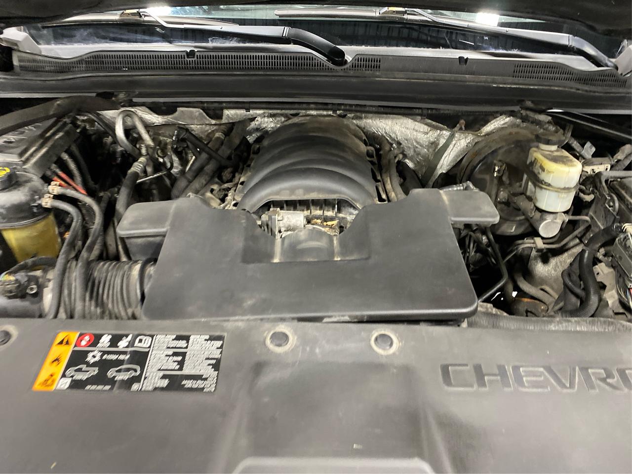 2017 Chevrolet Suburban 4WD 1500 LT 5.3L V8- CLEAN CARFAX Photo