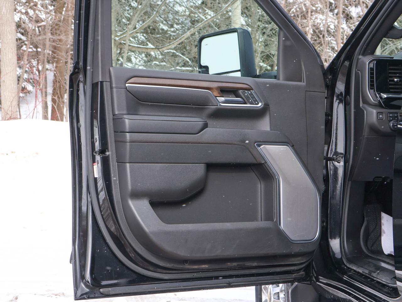 2024 Chevrolet SILVERADO 2500HD High Country Photo