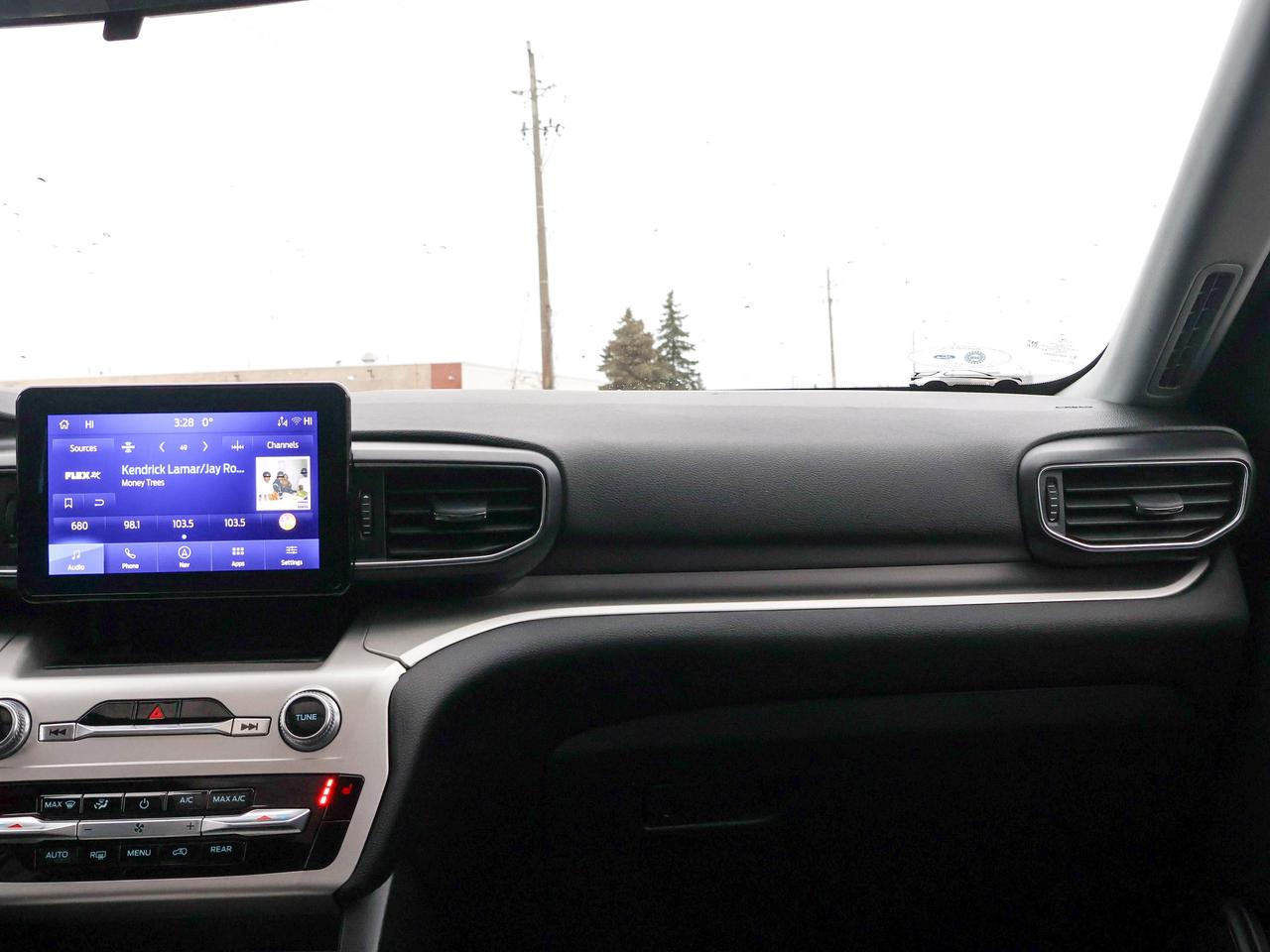 2022 Ford Explorer XLT Photo