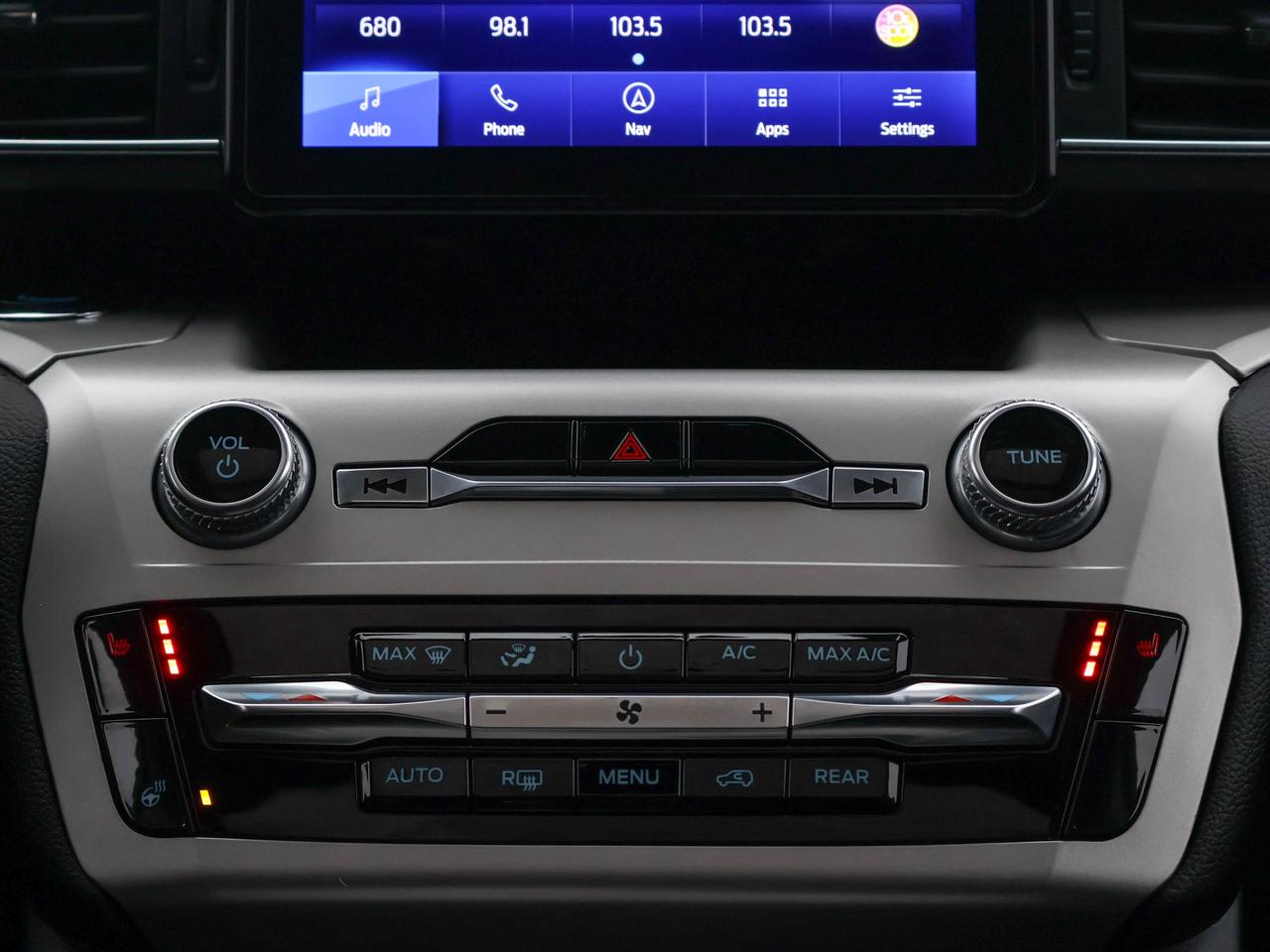 2022 Ford Explorer XLT Photo