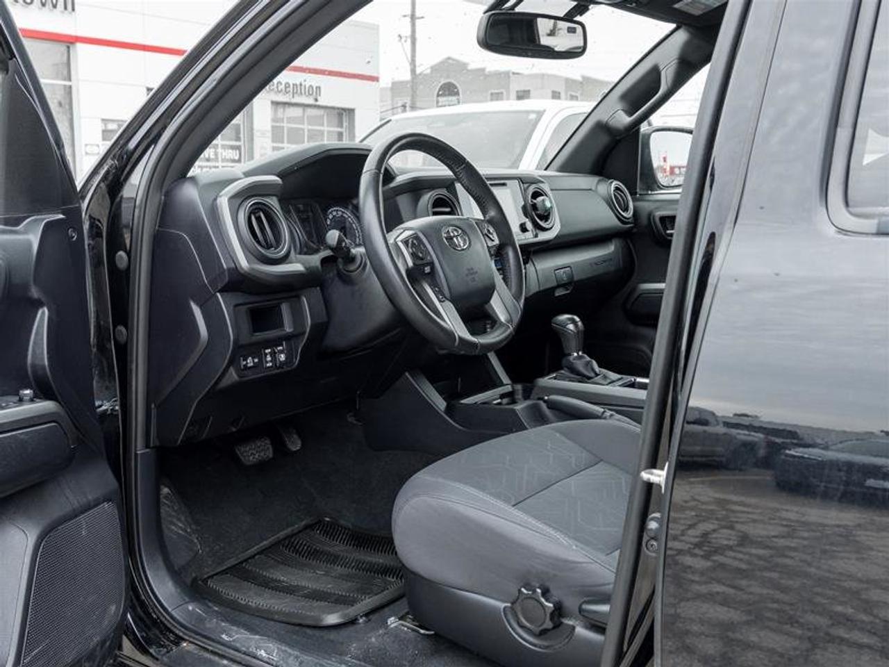 2017 Toyota Tacoma 4x4 Double Cab V6 SR5 6A Navi| Backup Camera| Heated Seats Photo