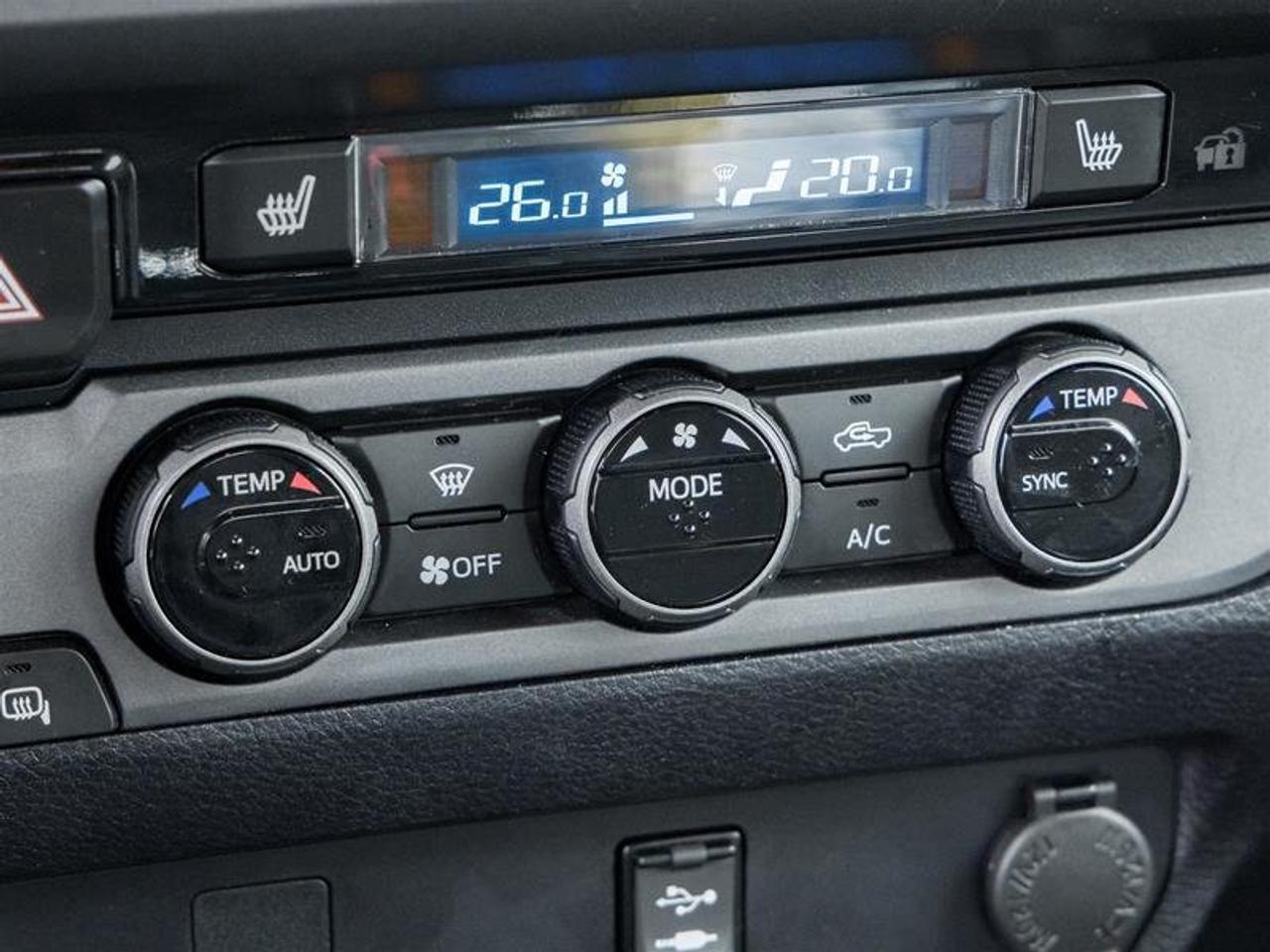 2017 Toyota Tacoma 4x4 Double Cab V6 SR5 6A Navi| Backup Camera| Heated Seats Photo