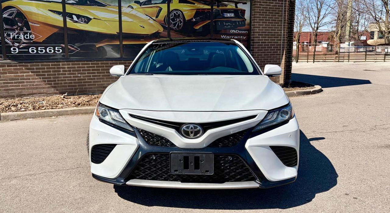 2018 Toyota Camry XSE Photo2