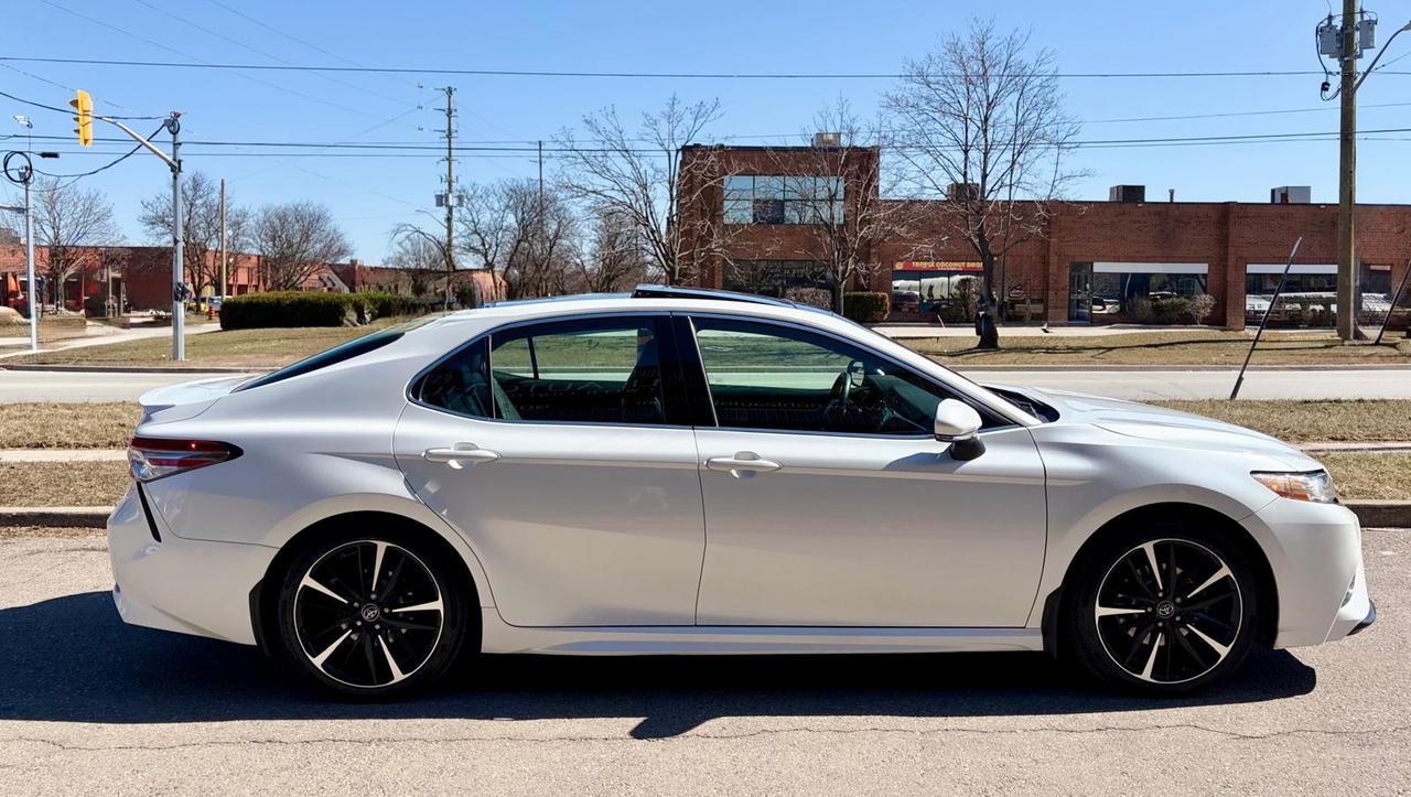 2018 Toyota Camry XSE Photo3