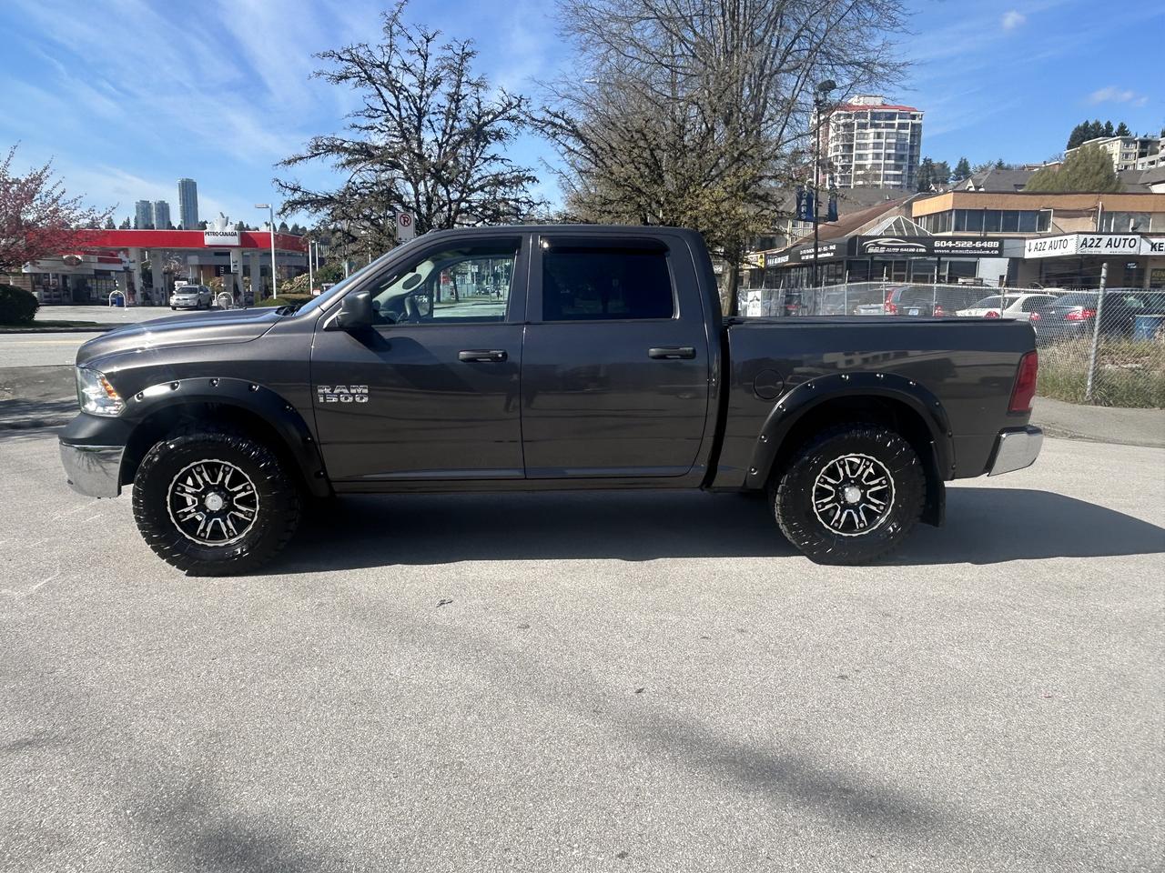 2017 RAM 1500 4WD Crew Cab 140.5" ST Photo