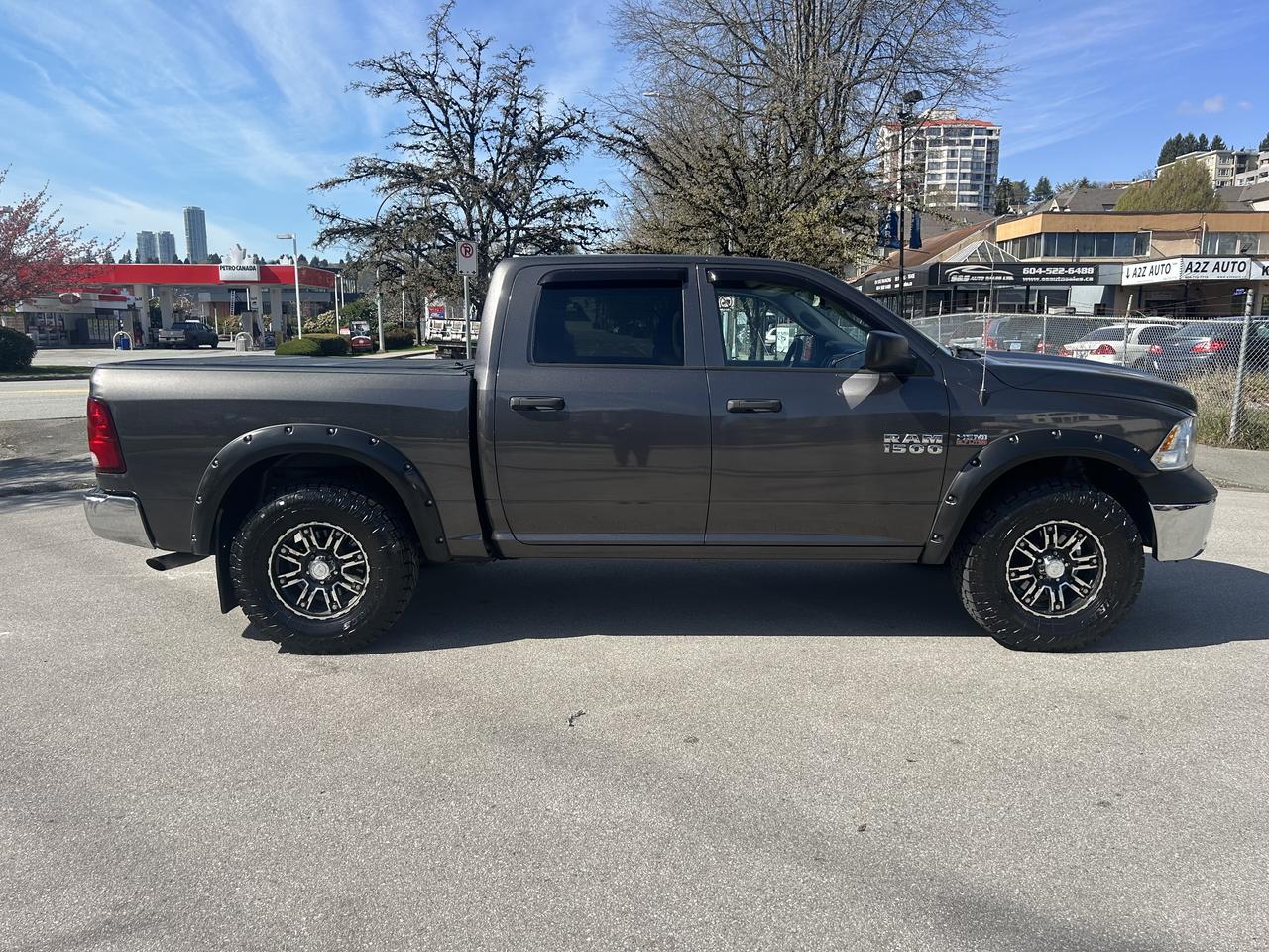 2017 RAM 1500 4WD Crew Cab 140.5" ST - Photo #5