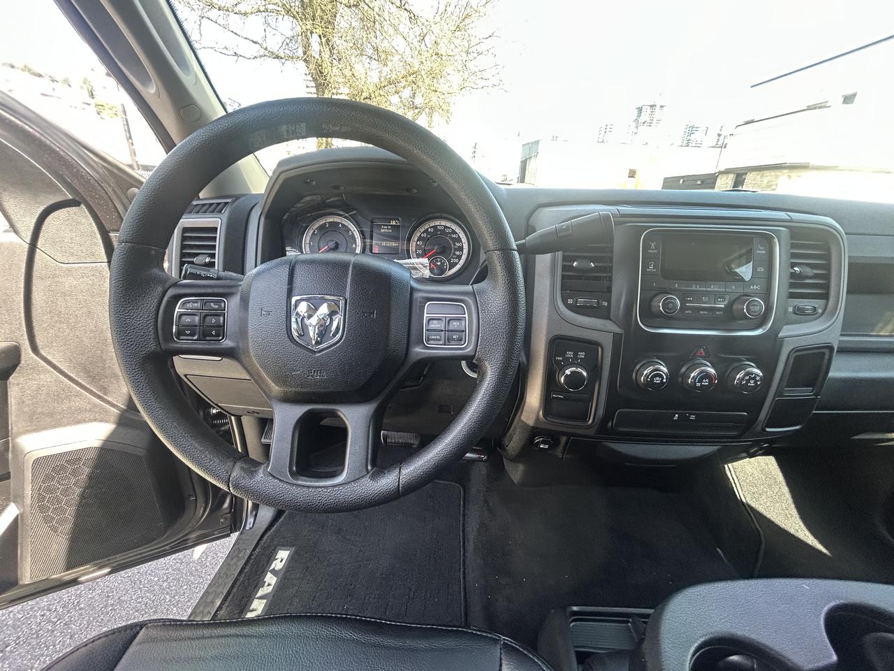 2017 RAM 1500 4WD Crew Cab 140.5" ST - Photo #12