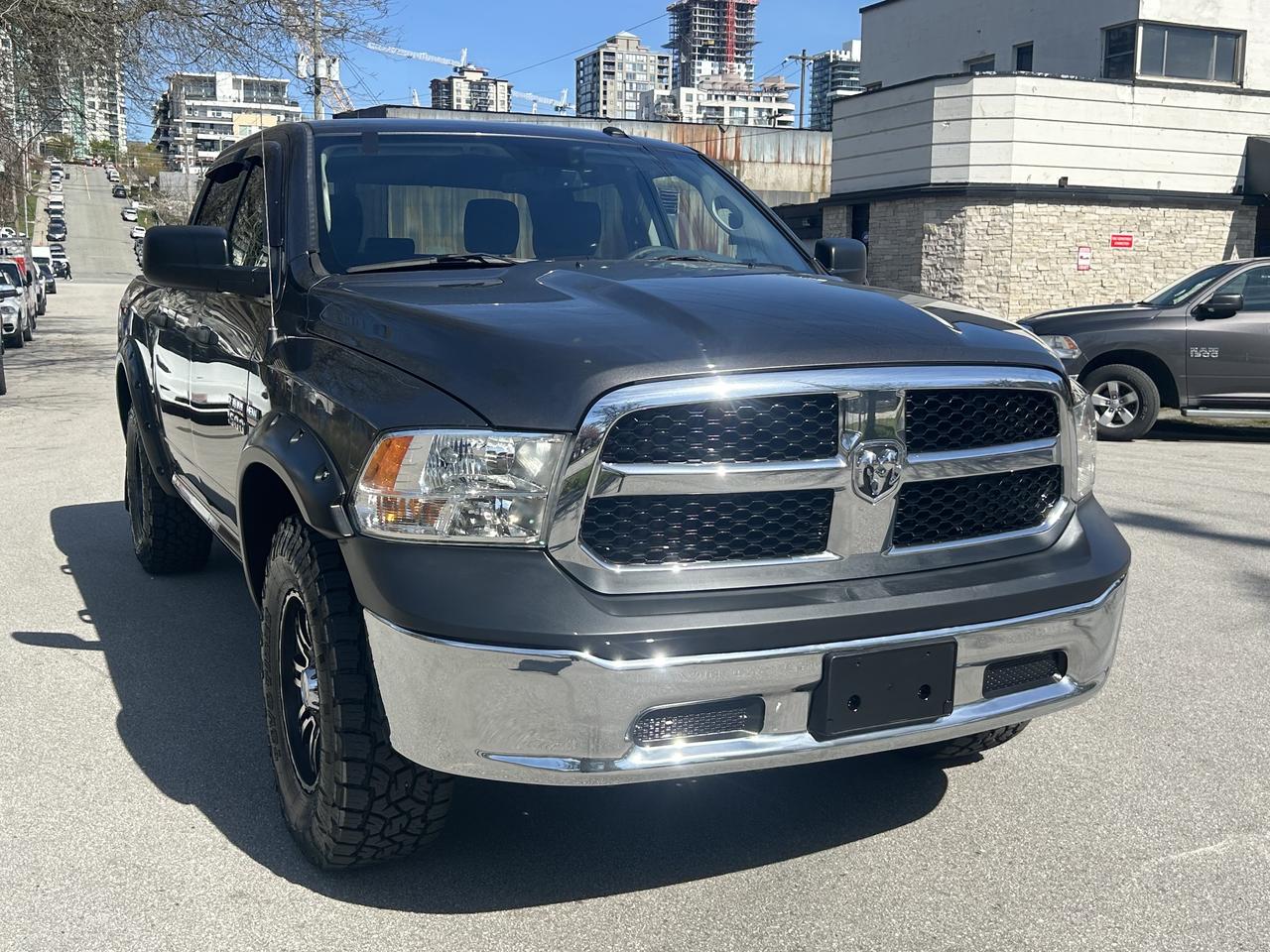 2017 RAM 1500 4WD Crew Cab 140.5" ST - Photo #4