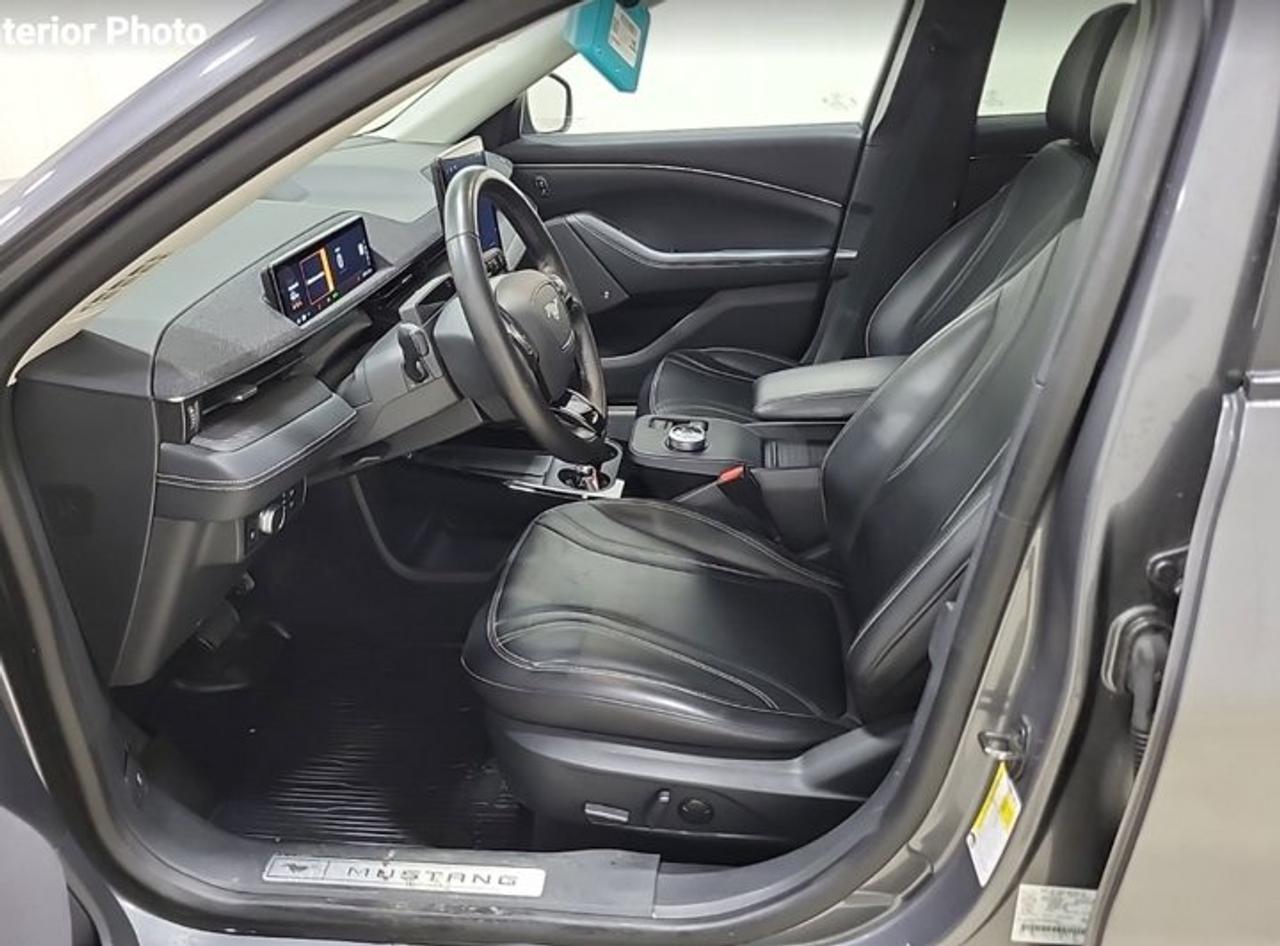 2021 Ford Mustang Mach-E Premium | Extended Range | Leather | Glass Roof | Heated Seats | CarPlay + Android | and More ! Photo