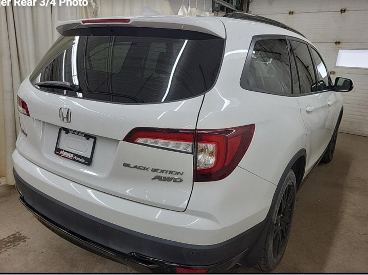 2020 Honda Pilot Black Edition AWD | Leather | Sunroof | DVD | Nav | Cooled + Heated Seats | Heated Wheel and More ! Photo3