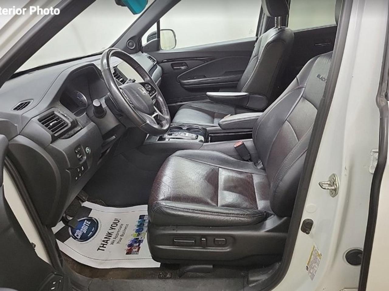 2020 Honda Pilot Black Edition AWD | Leather | Sunroof | DVD | Nav | Cooled + Heated Seats | Heated Wheel and More ! Photo2