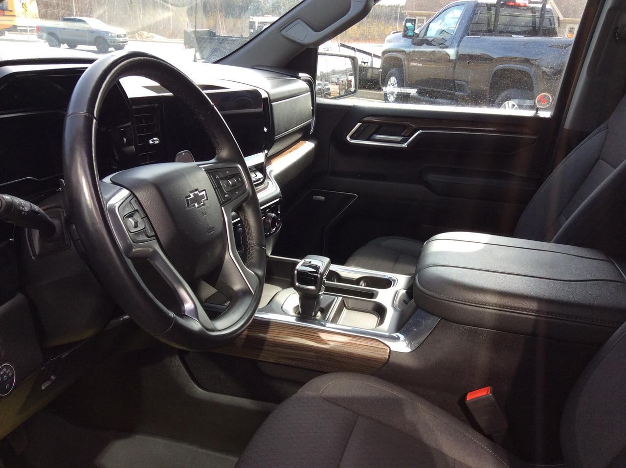 2024 Chevrolet Silverado 1500 RST Photo4