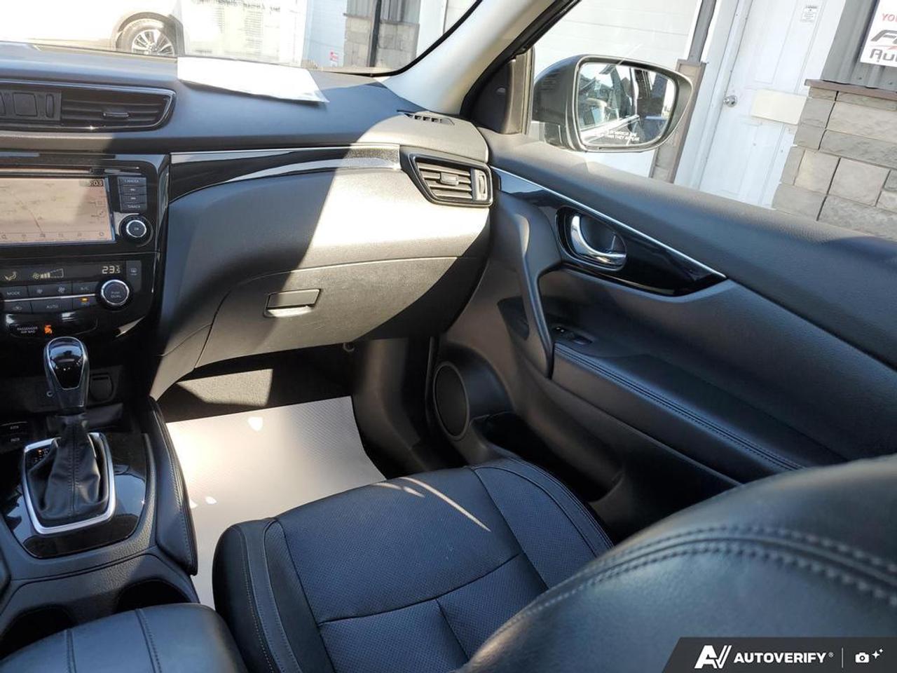 2019 Nissan Qashqai AWD SL-LEATHER-SUNROOF-NAVIGATION-REMOTE START Photo