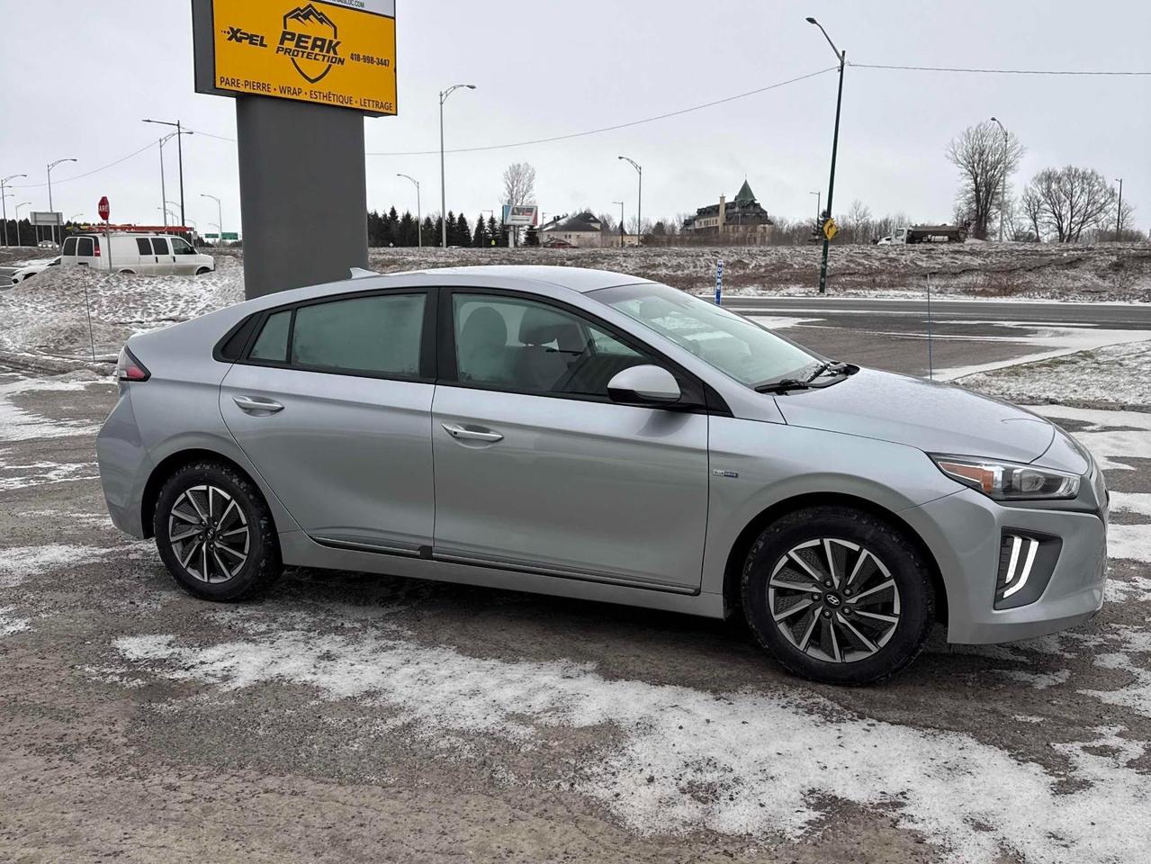2020 Hyundai IONIQ EV Preferred MANUAL | Backup Camera |  Apple Car Play | Android Auto | Heated Seats Photo2