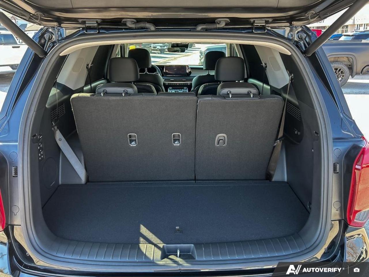 2025 Hyundai PALISADE Urban 7 Passenger 7 PASSENGER | HEATED AND VENTILATED SEATS | NAVIGA Photo